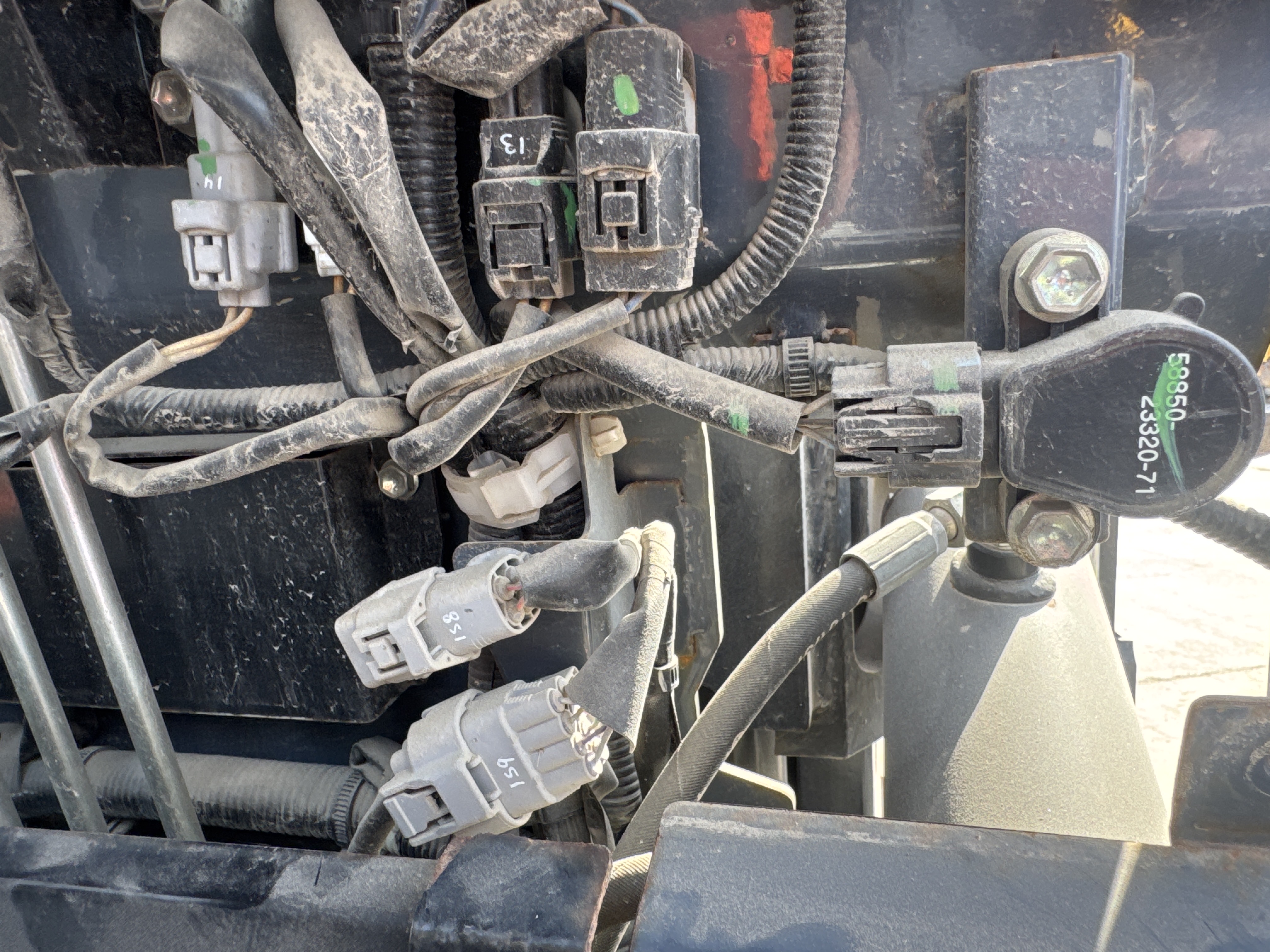 FLM-002-Toyota-8FBCU25-Forklifts-inspection-Electronics-Main-harness-4