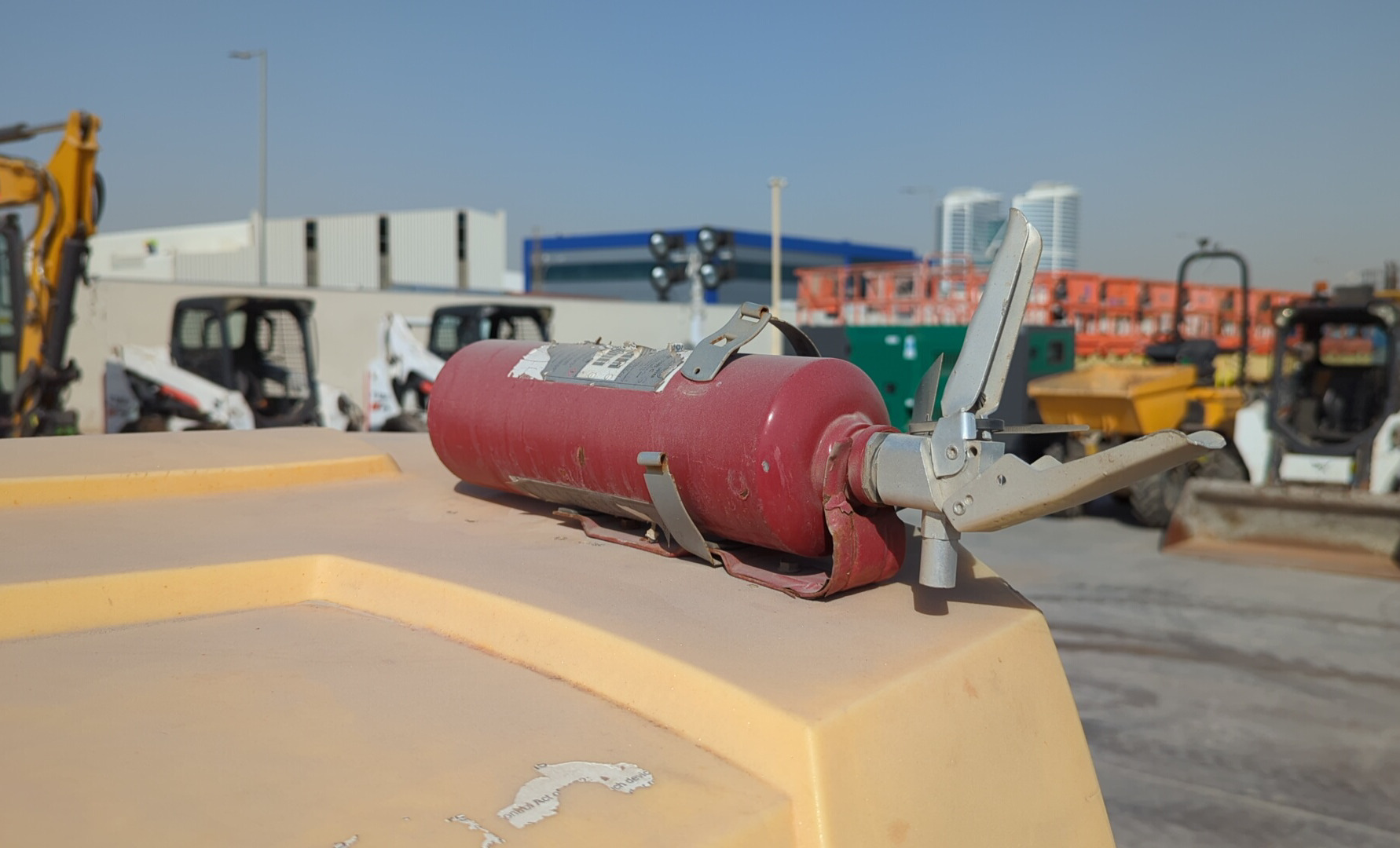ACA-007-أطلس-كوبكو-XAS-185-T4F-كومبريسرات-هواء-فحص-الأمان-طفاية-الحريق-1