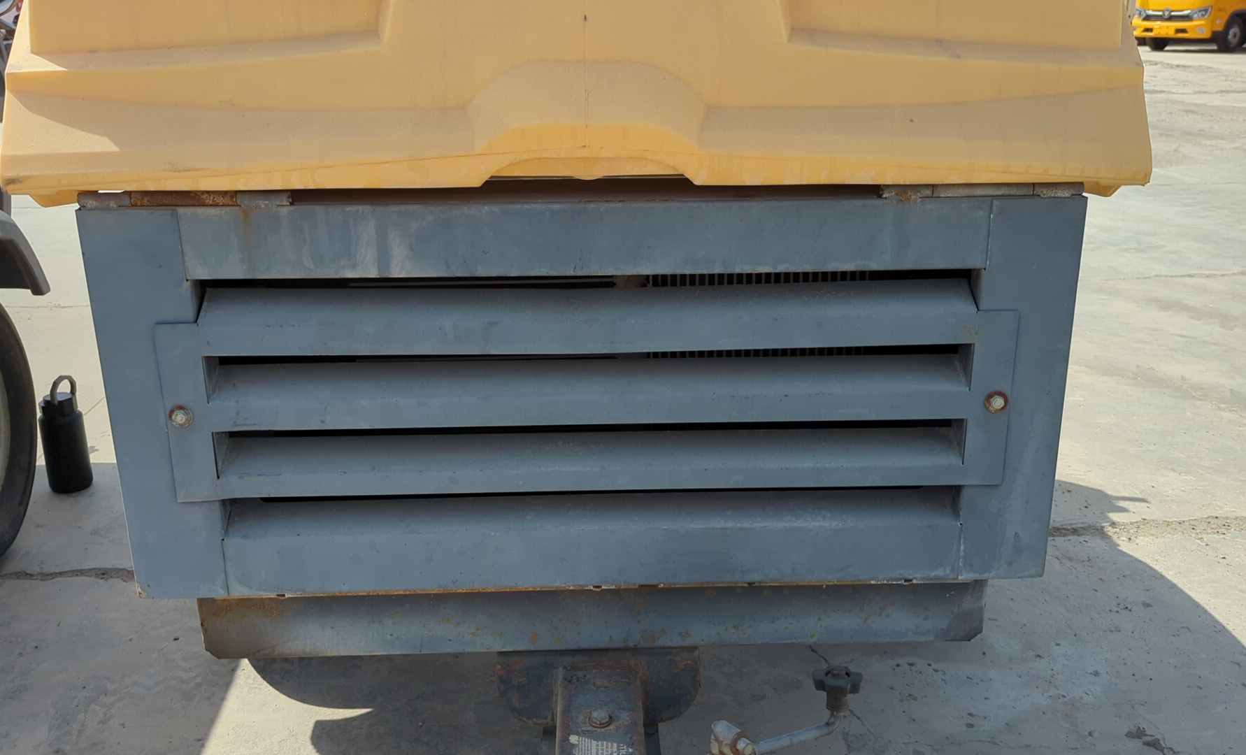 ACA-008-Atlas-Copco-XAS-185-T4F-Air-compressors-inspection-Structure-Sheet-metal-(fiberglass)-1