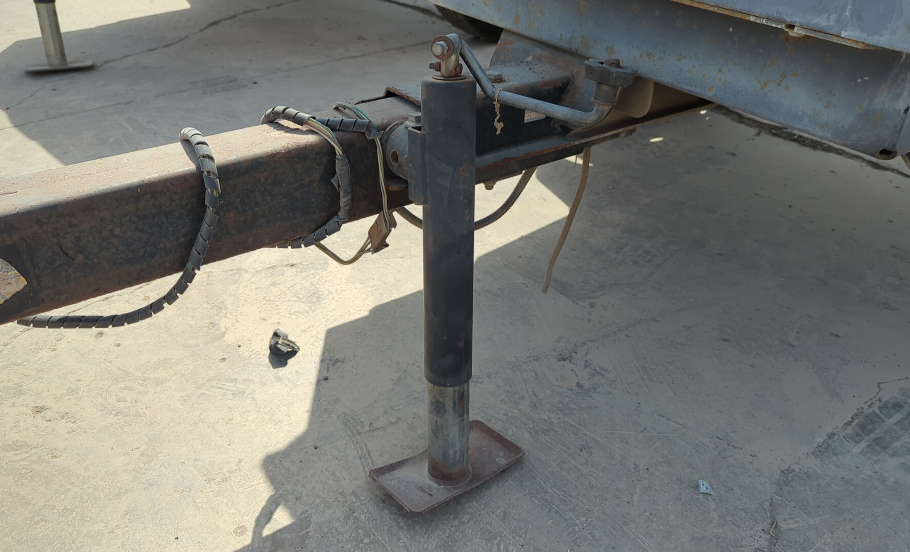 ACA-008-Atlas-Copco-XAS-185-T4F-Air-compressors-inspection-Structure-Trailer-jack-1