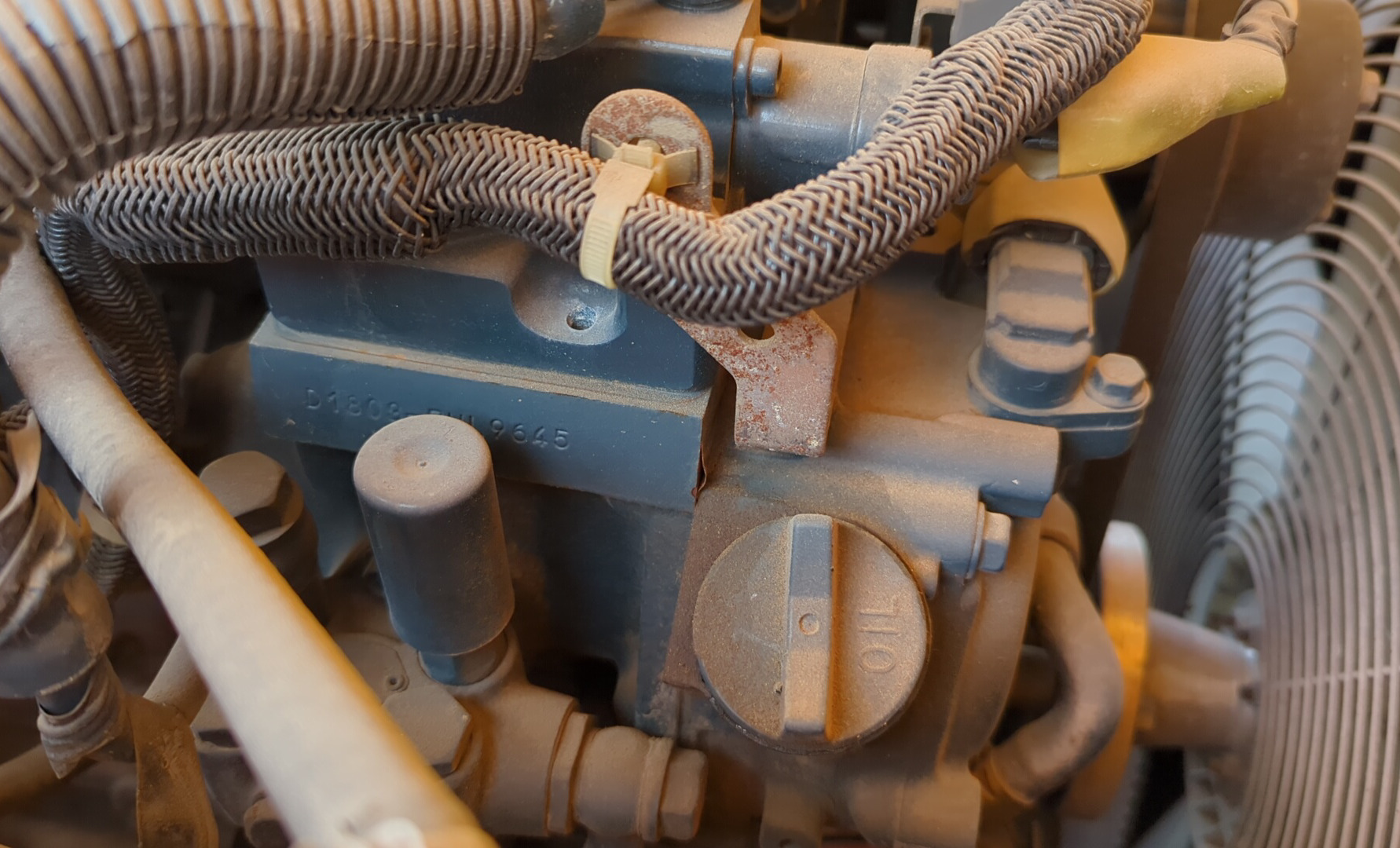 ACA-008-Atlas-Copco-XAS-185-T4F-Air-compressors-inspection-Engine-Engine-oil-leaks-1