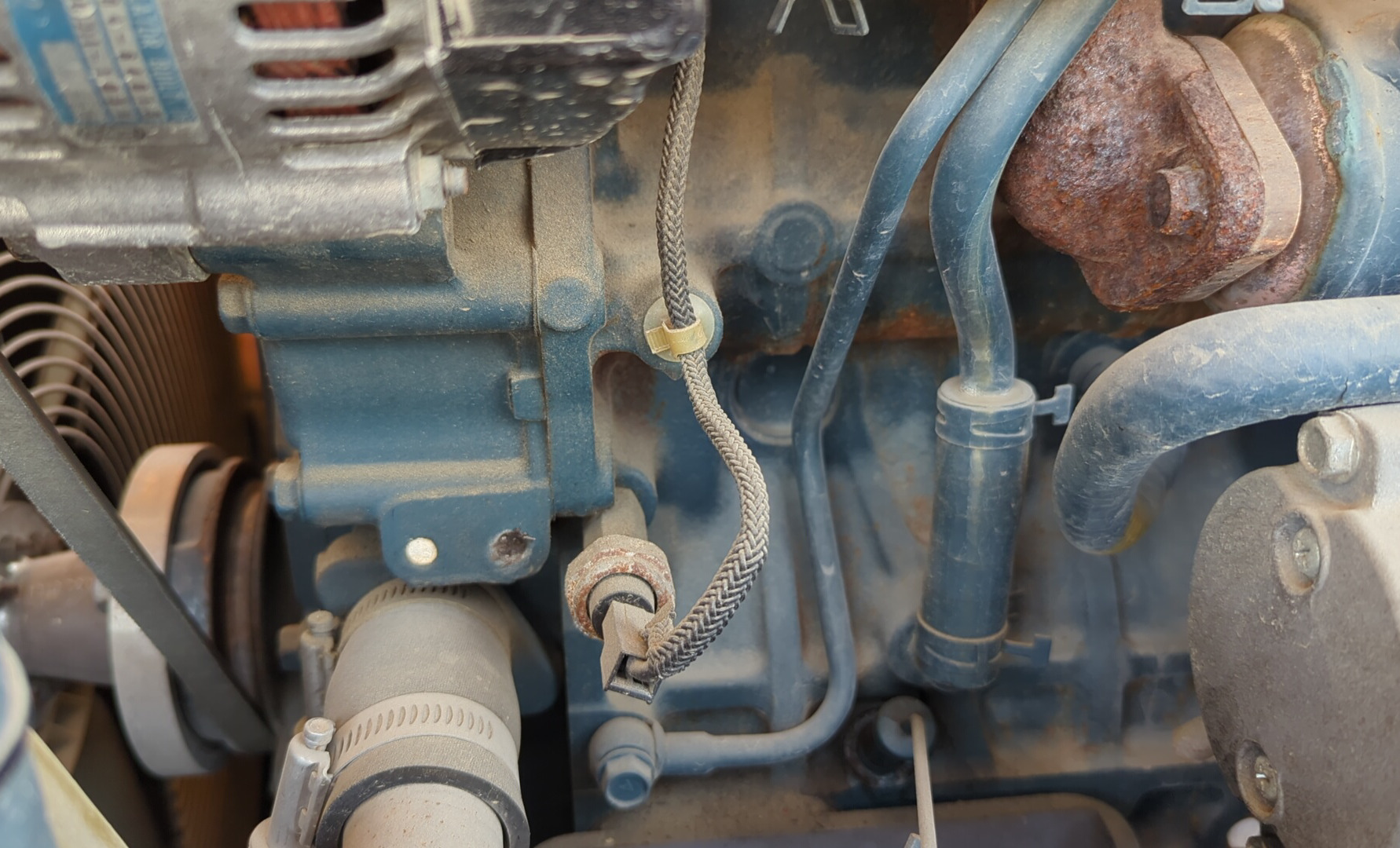 ACA-008-Atlas-Copco-XAS-185-T4F-Air-compressors-inspection-Engine-Engine-oil-leaks-1