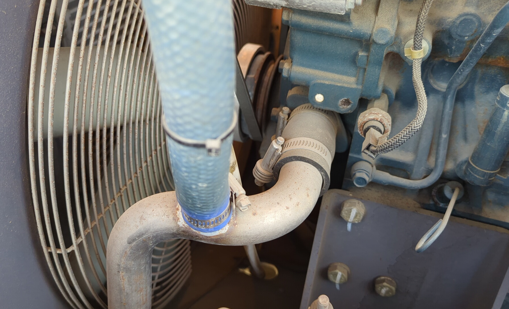ACA-008-Atlas-Copco-XAS-185-T4F-Air-compressors-inspection-Engine-Hoses-1