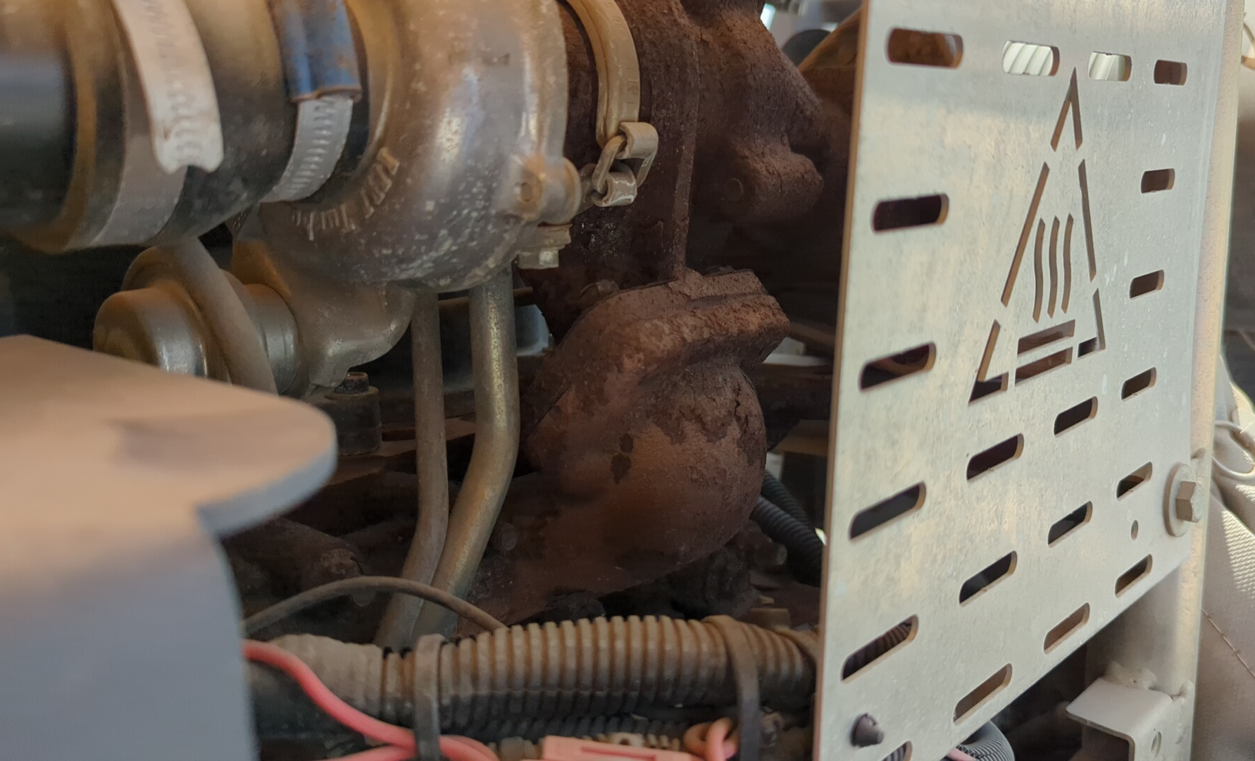 ACA-008-Atlas-Copco-XAS-185-T4F-Air-compressors-inspection-Engine-Exhaust-system-1
