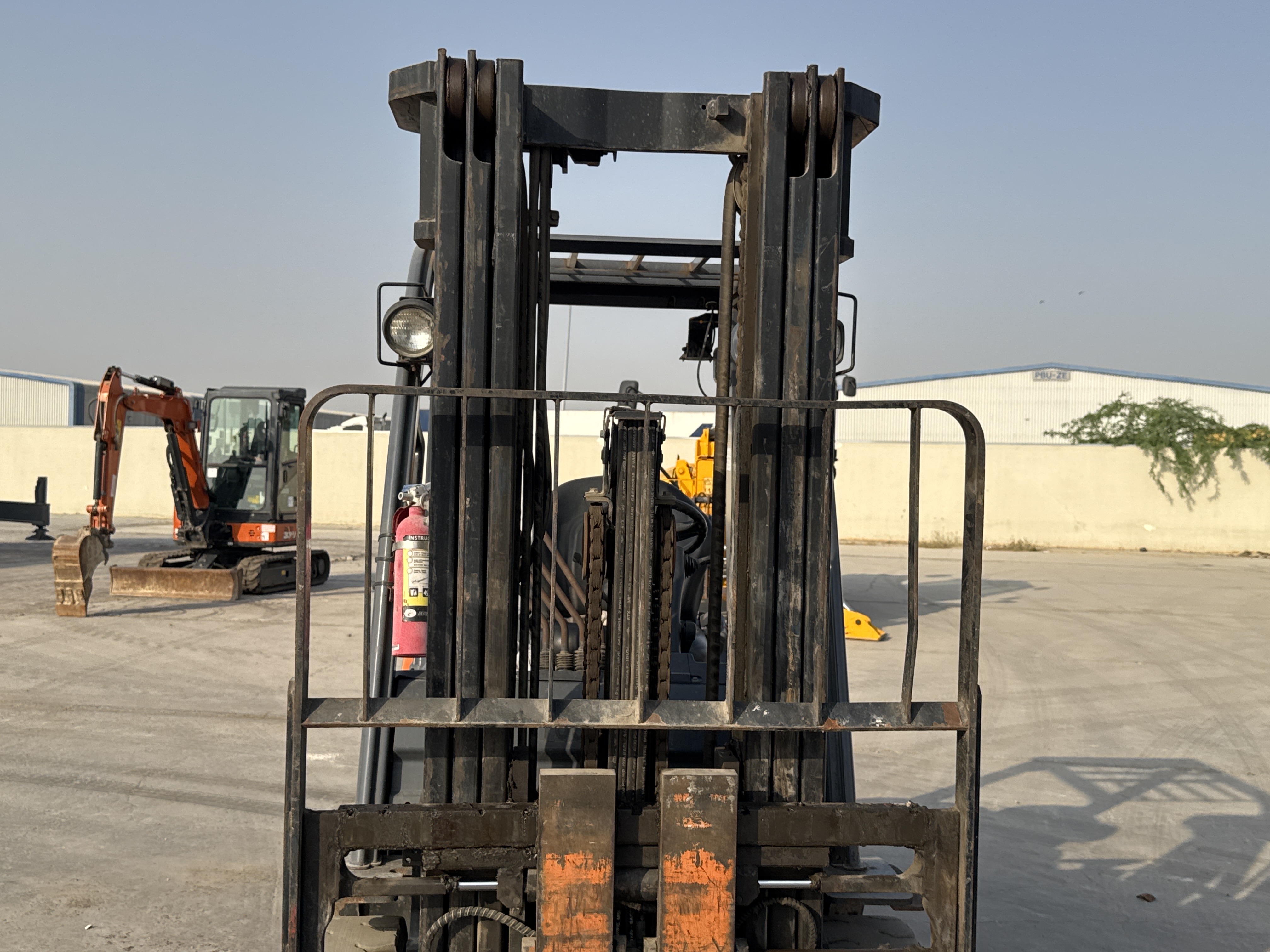 FLM-009-تويوتا-8FDU30-رافعات-شوكية-فحص-الهيكل-الصبغ-1