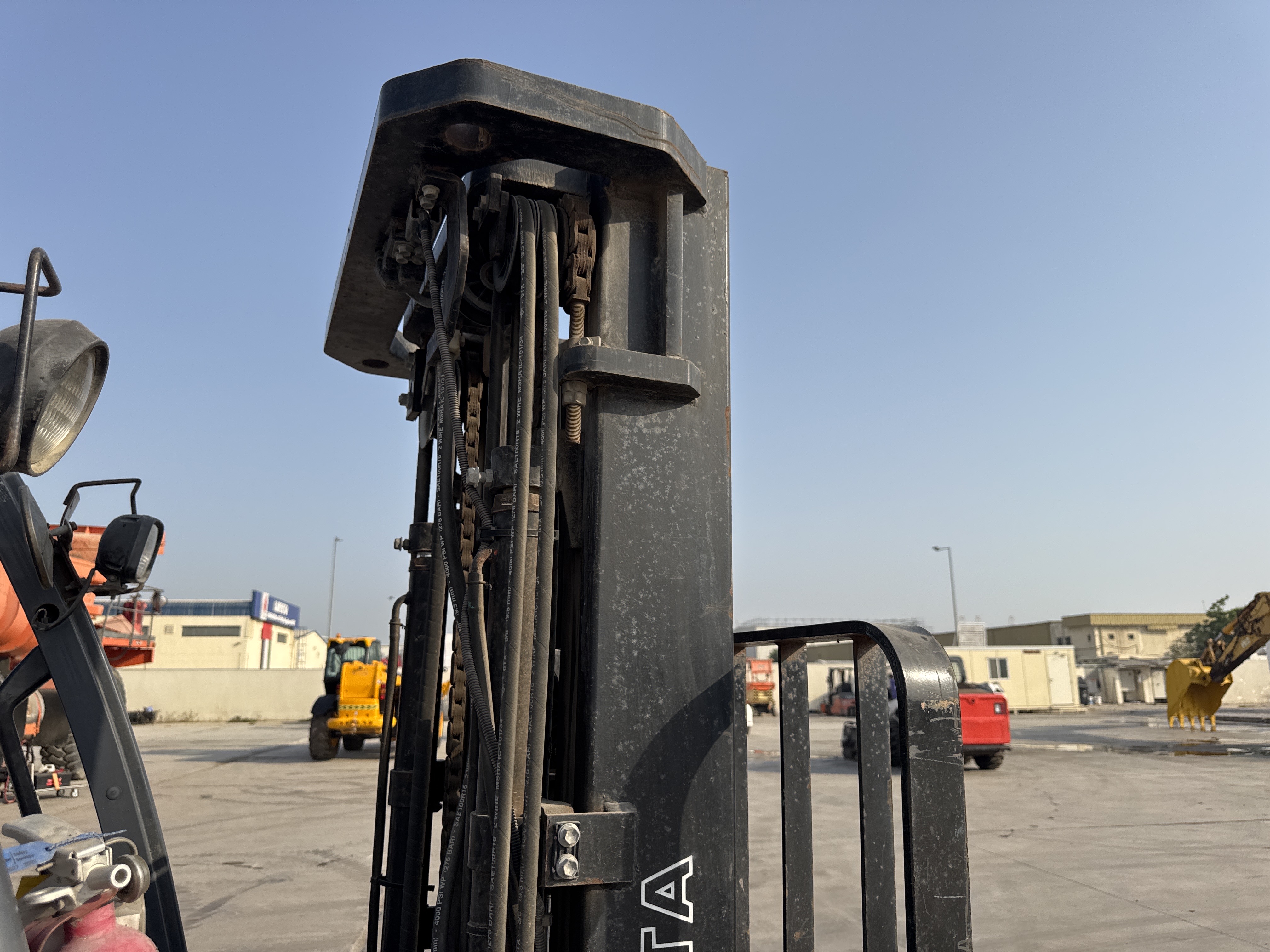 FLM-009-تويوتا-8FDU30-رافعات-شوكية-فحص-الهيكل-الصاري-1