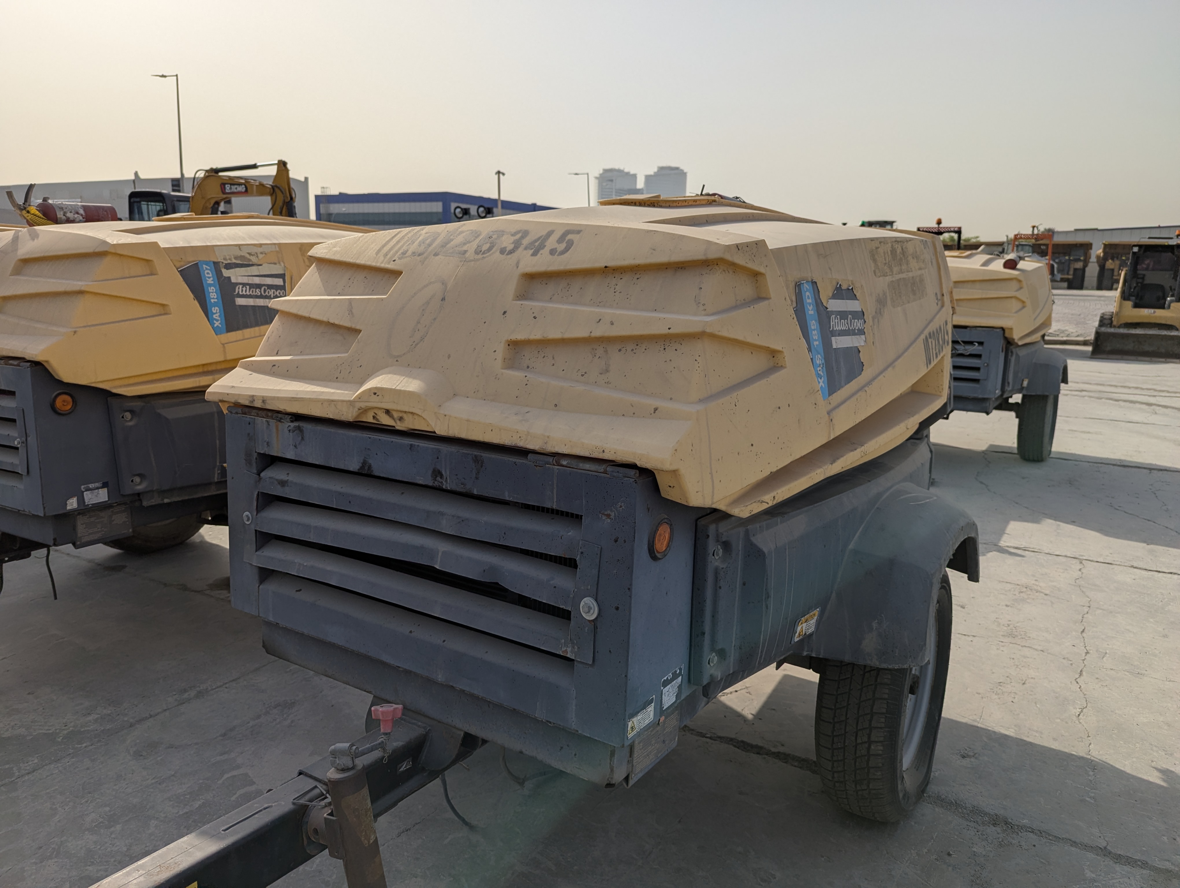 ACA-010-أطلس-كوبكو-XAS-185-T4F-كومبريسرات-هواء-فحص-الهيكل-الصبغ-1