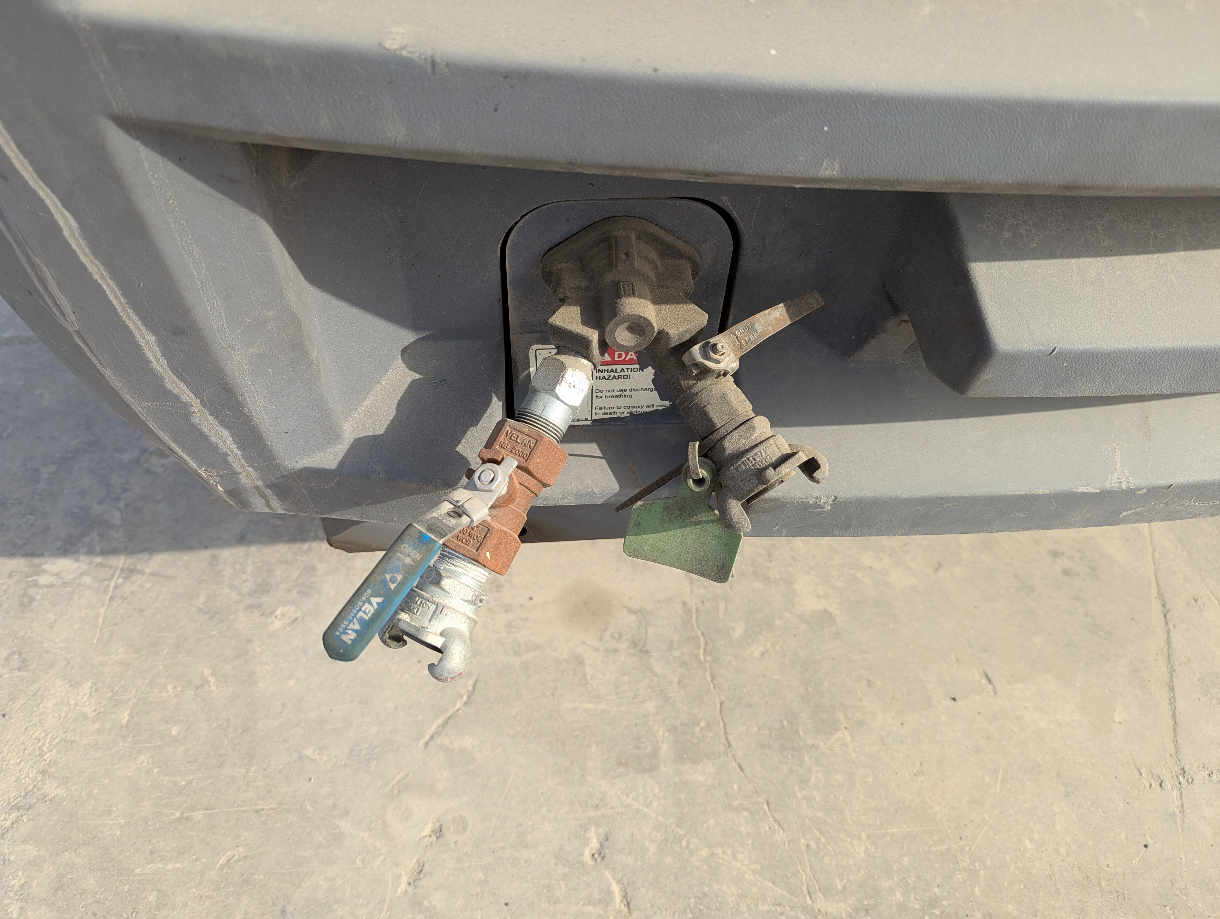 ACA-010-أطلس-كوبكو-XAS-185-T4F-كومبريسرات-هواء-فحص-الهيكل-مخرج-تصريف-الهواء-1