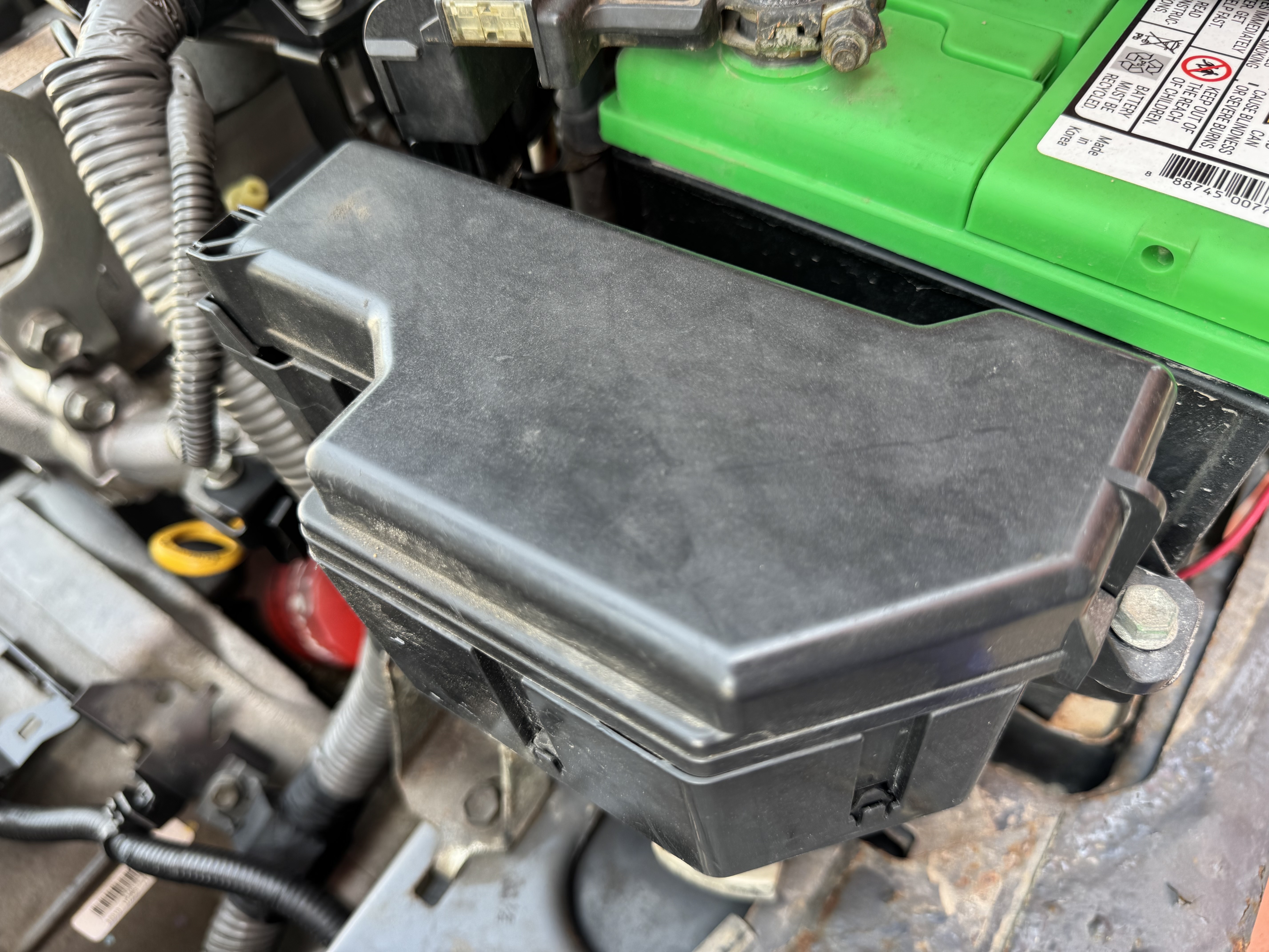 FLM-011-Toyota-8FDU30-Forklifts-inspection-Electronics-Fuse-box-1