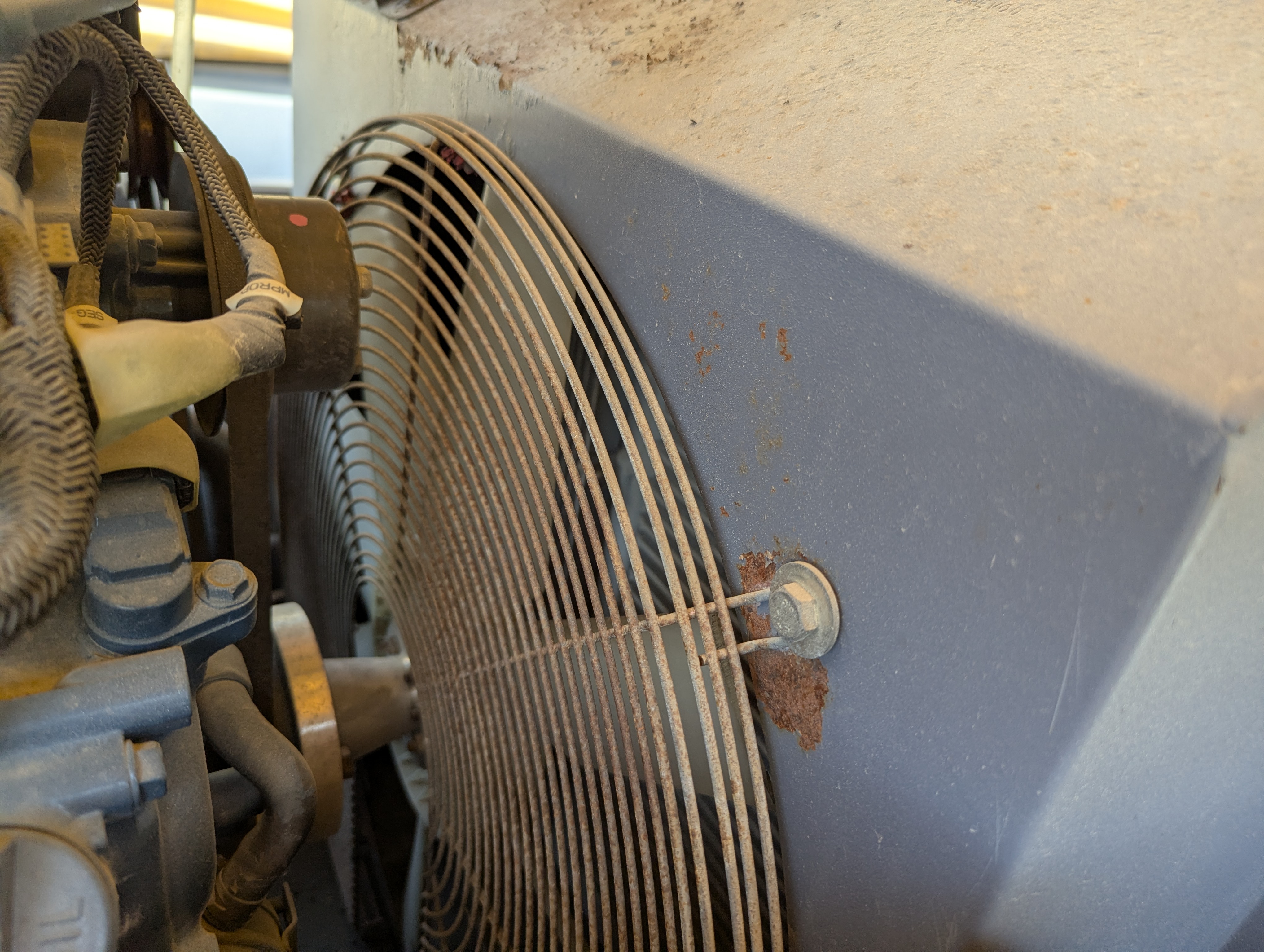 ACA-011-Atlas-Copco-XAS-185-T4F-Air-compressors-inspection-Engine-Cooling-fan-and-fan-guard-1