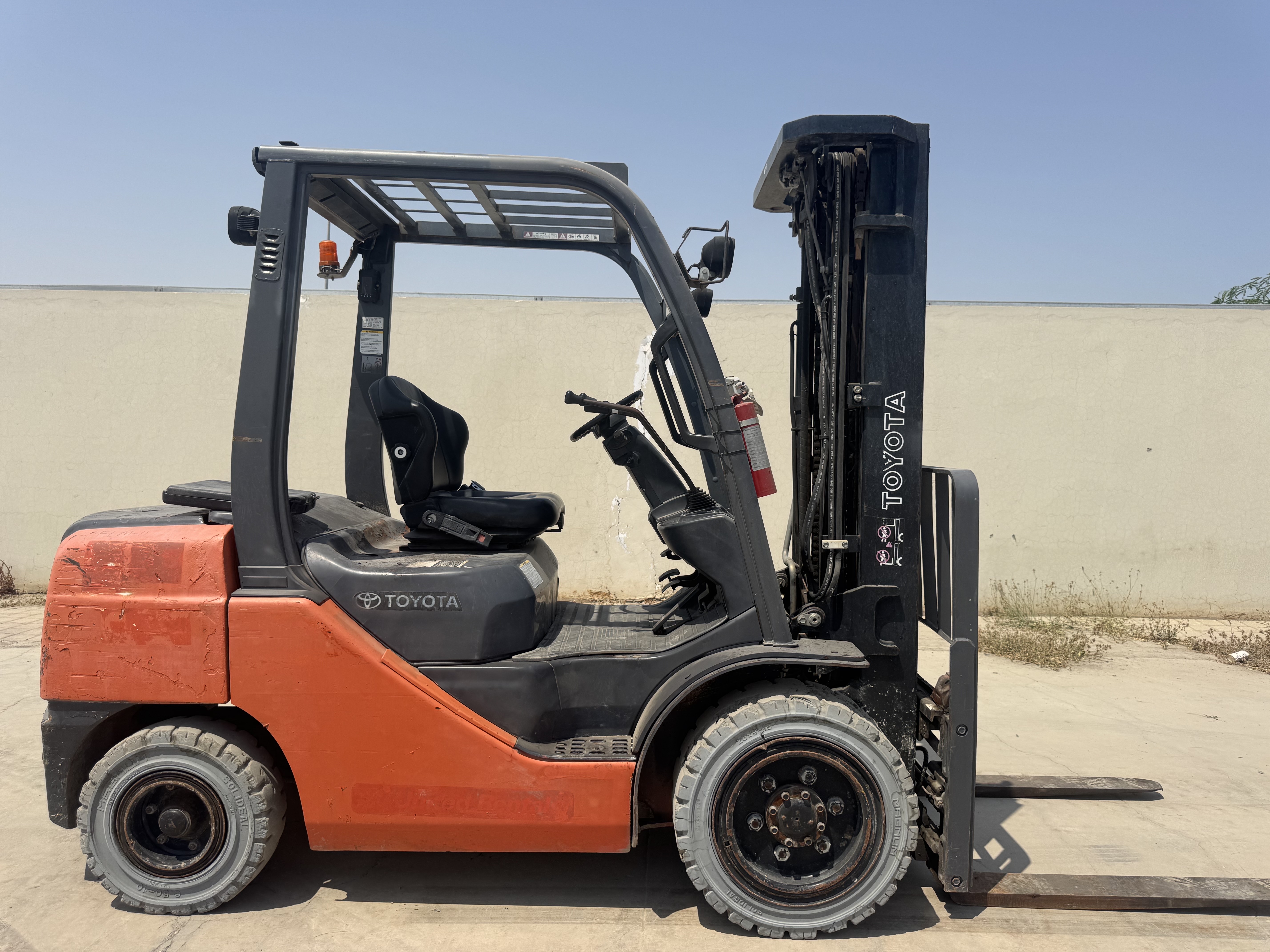 FLM-011-Toyota-8FDU30-Forklifts-inspection-Structure-Paint-1