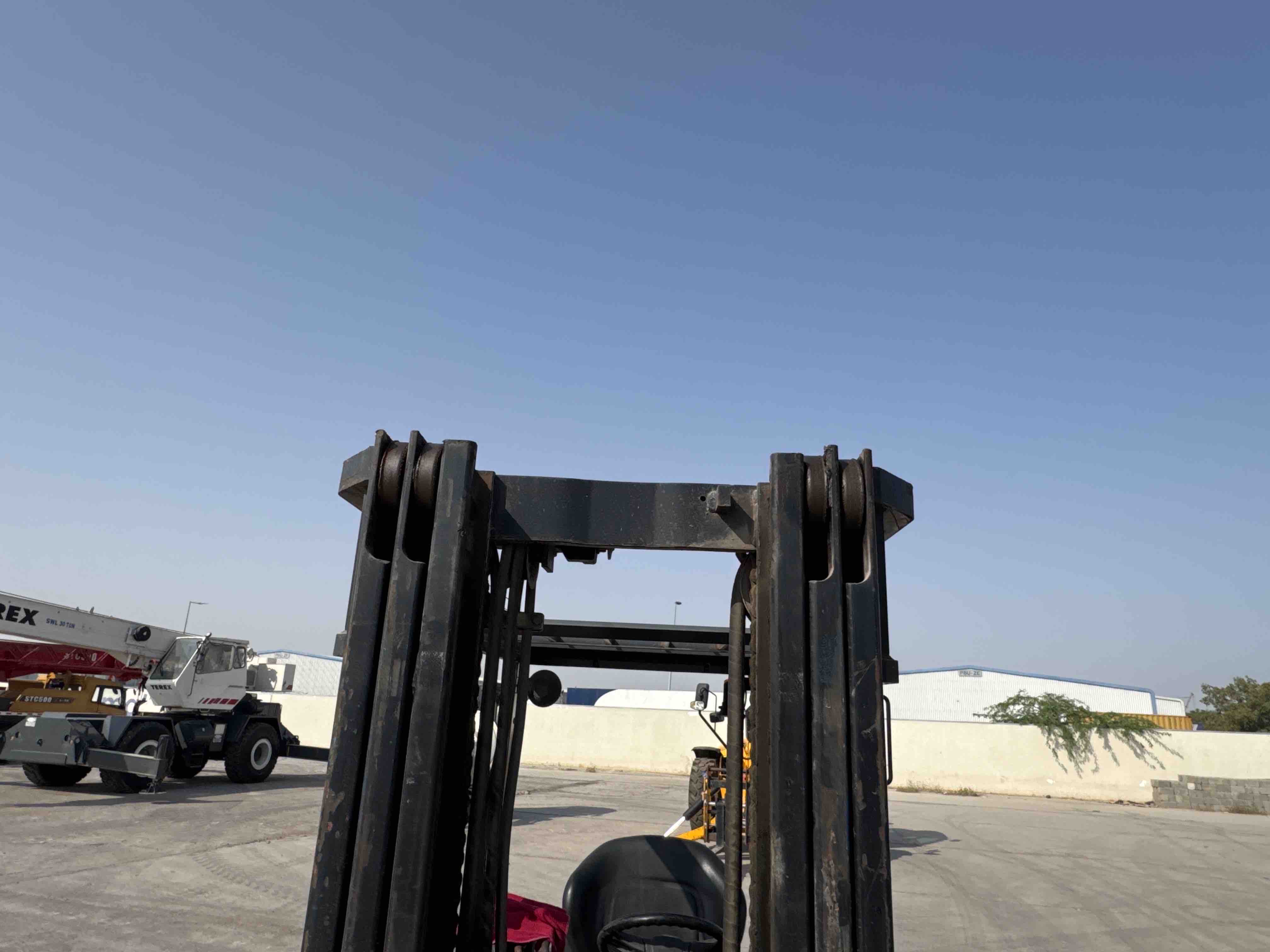 FLM-011-Toyota-8FDU30-Forklifts-inspection-Chassis-Mast-1