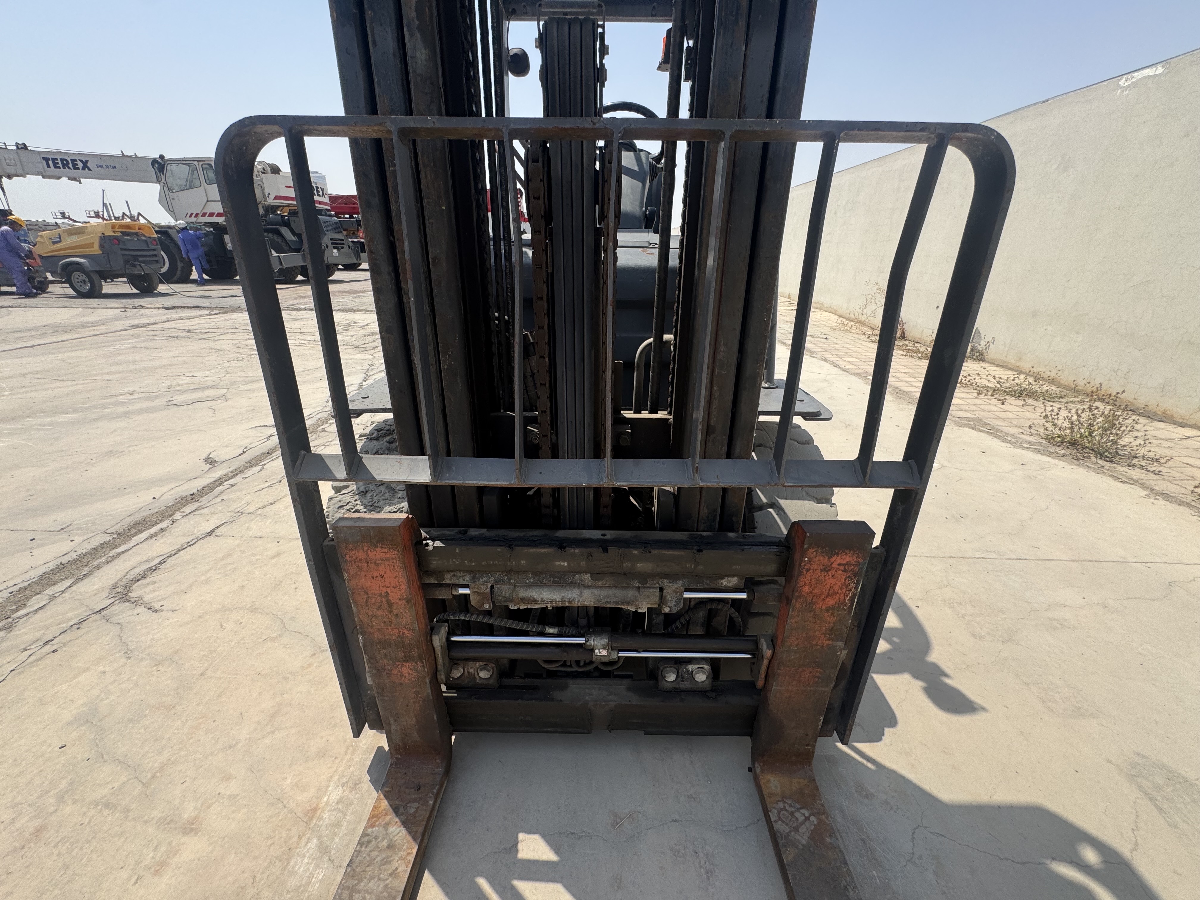 FLM-011-Toyota-8FDU30-Forklifts-inspection-Chassis-Load-backrest-1