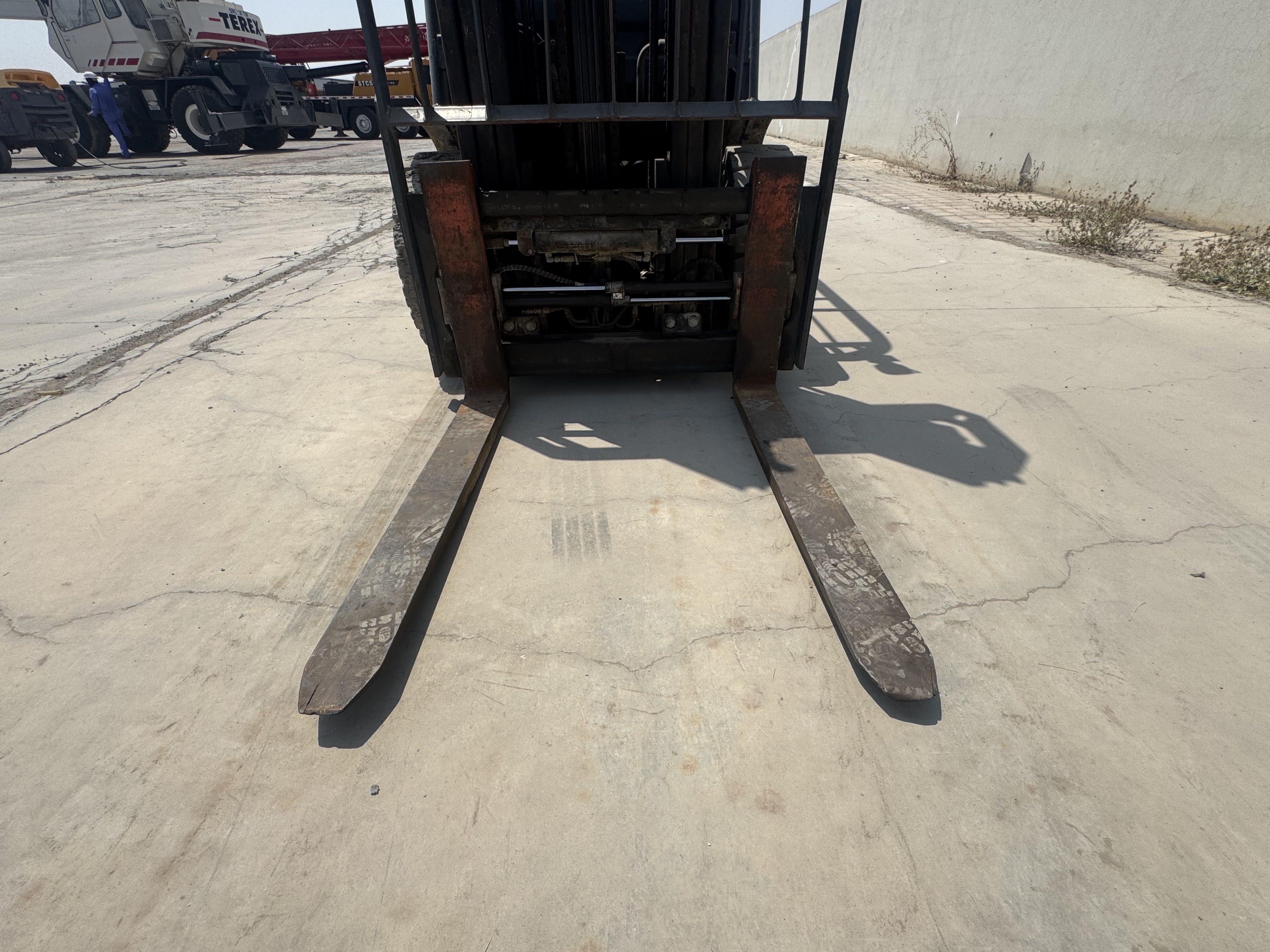 FLM-011-Toyota-8FDU30-Forklifts-inspection-Chassis-Forks-1