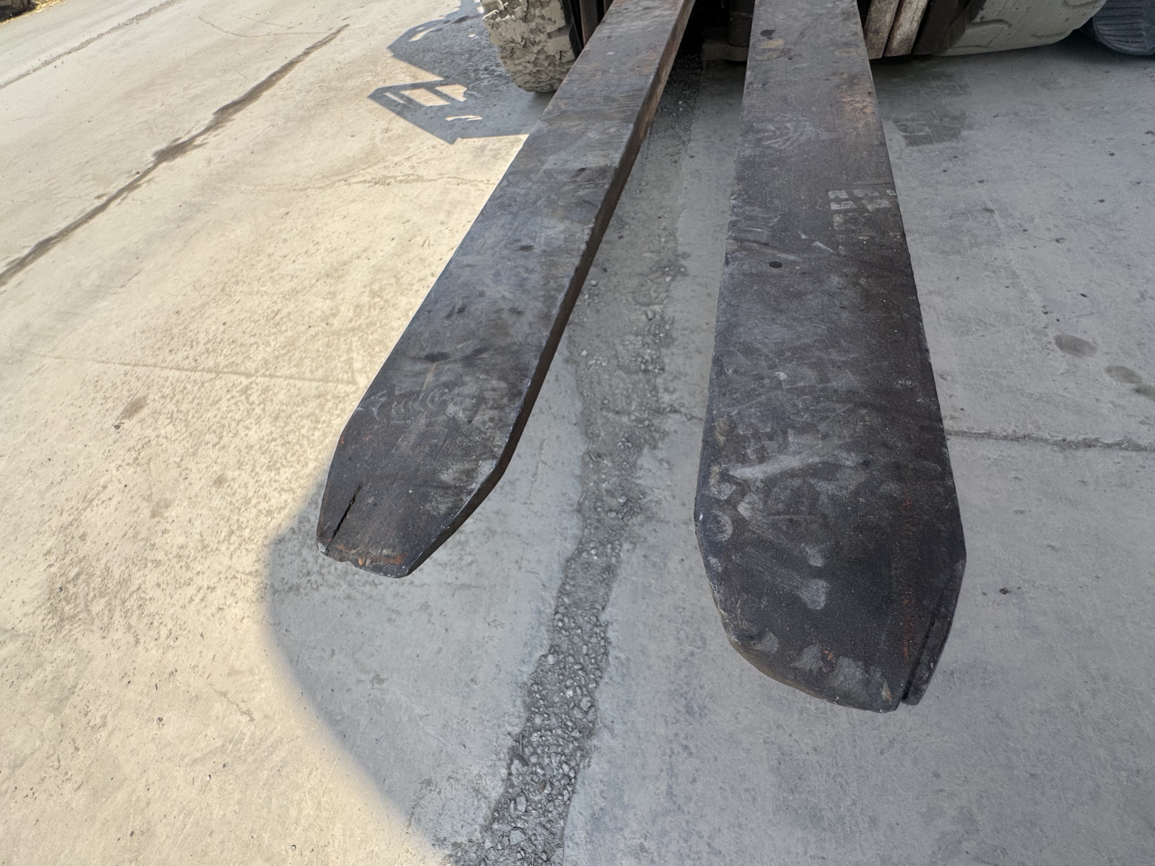 FLM-011-Toyota-8FDU30-Forklifts-inspection-Chassis-Forks-1