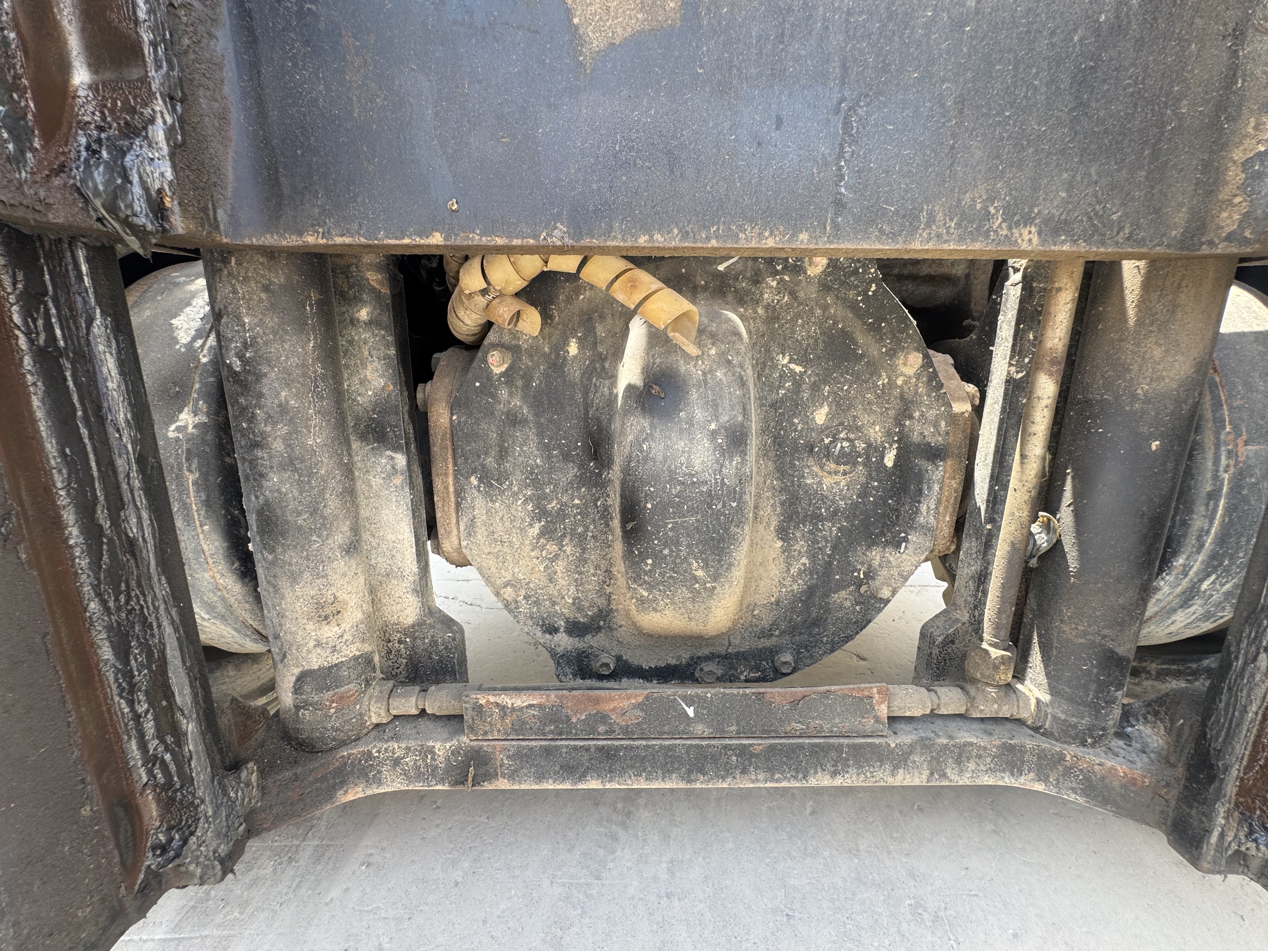 FLM-011-Toyota-8FDU30-Forklifts-inspection-Drive-system-Axle-housing-1