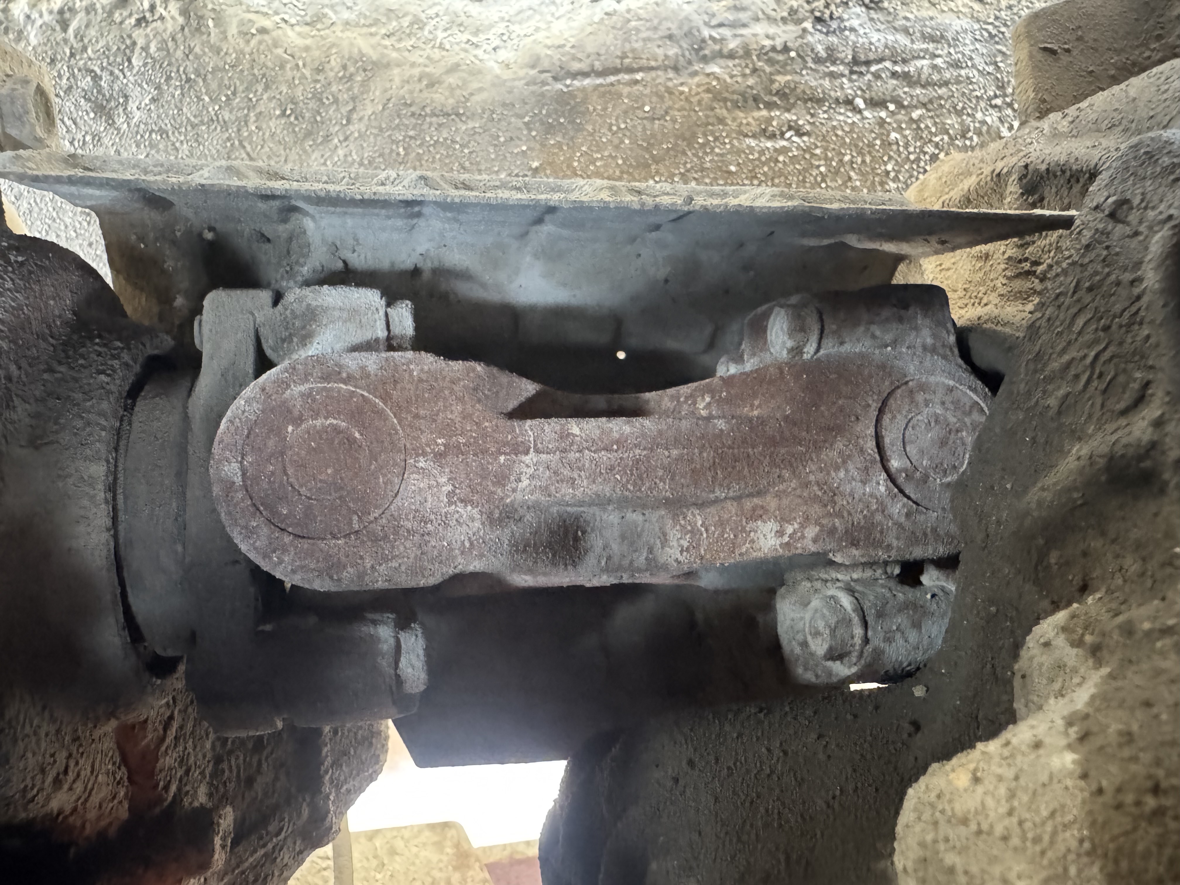 FLM-011-Toyota-8FDU30-Forklifts-inspection-Drive-system-Propeller-shaft-1