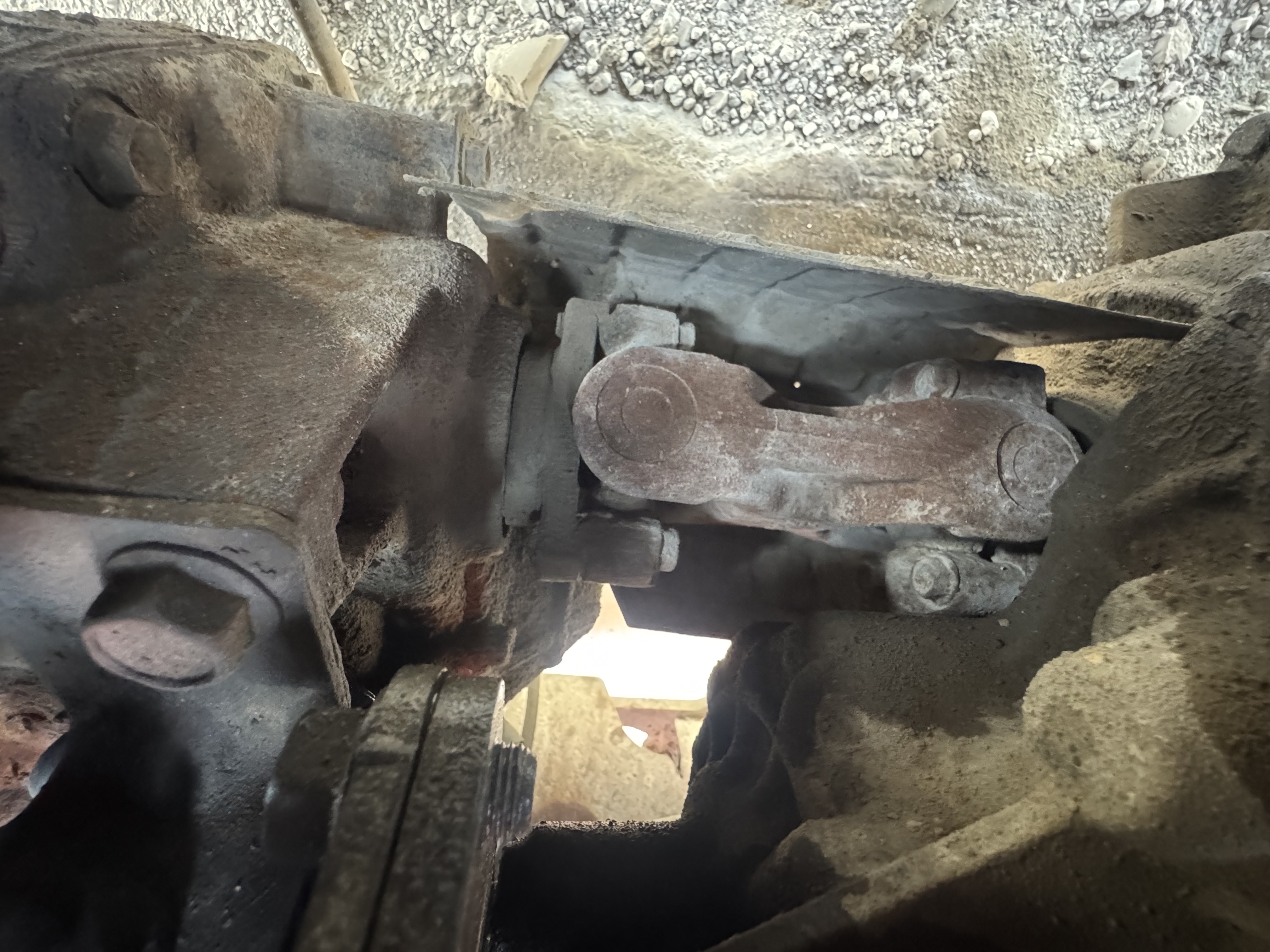 FLM-011-Toyota-8FDU30-Forklifts-inspection-Drive-system-Propeller-shaft-1