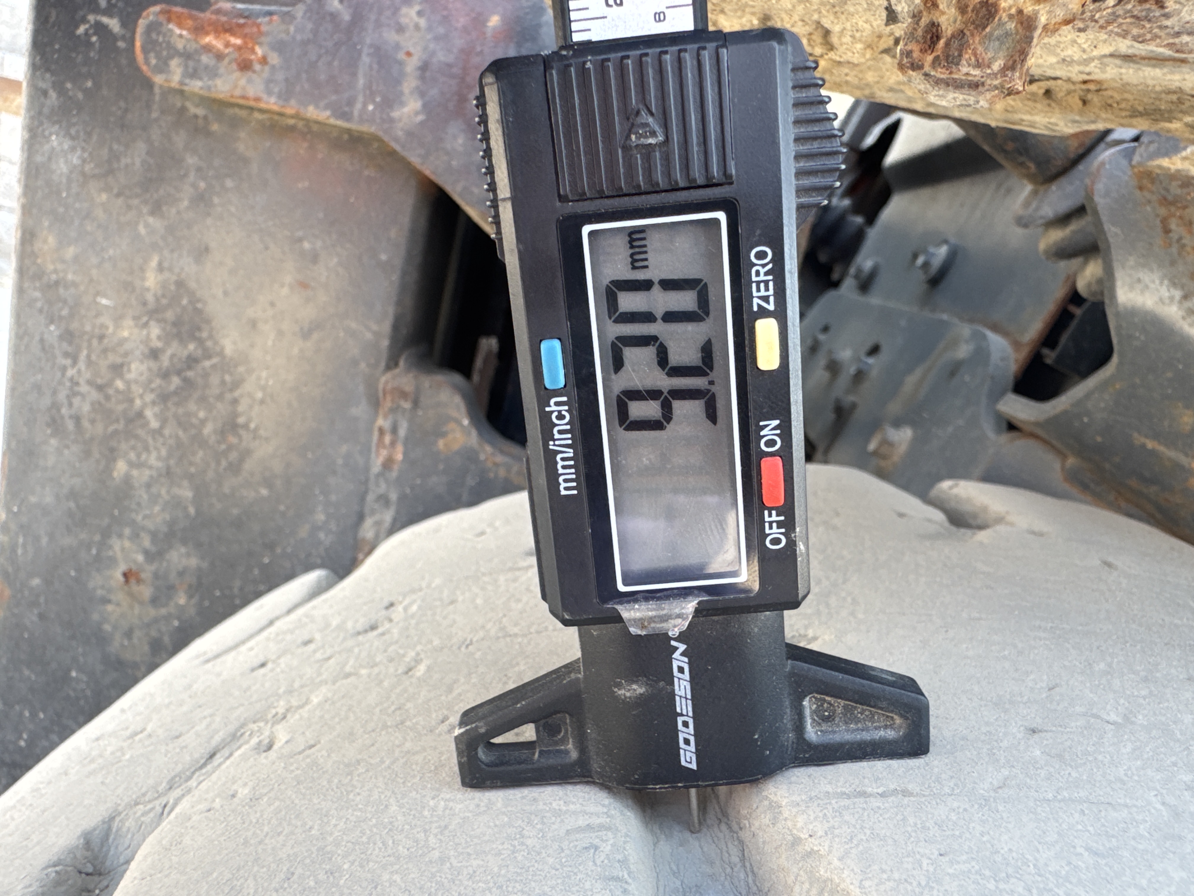 FLM-011-Toyota-8FDU30-Forklifts-inspection-Chassis-Left-front-tire---tread-depth-1