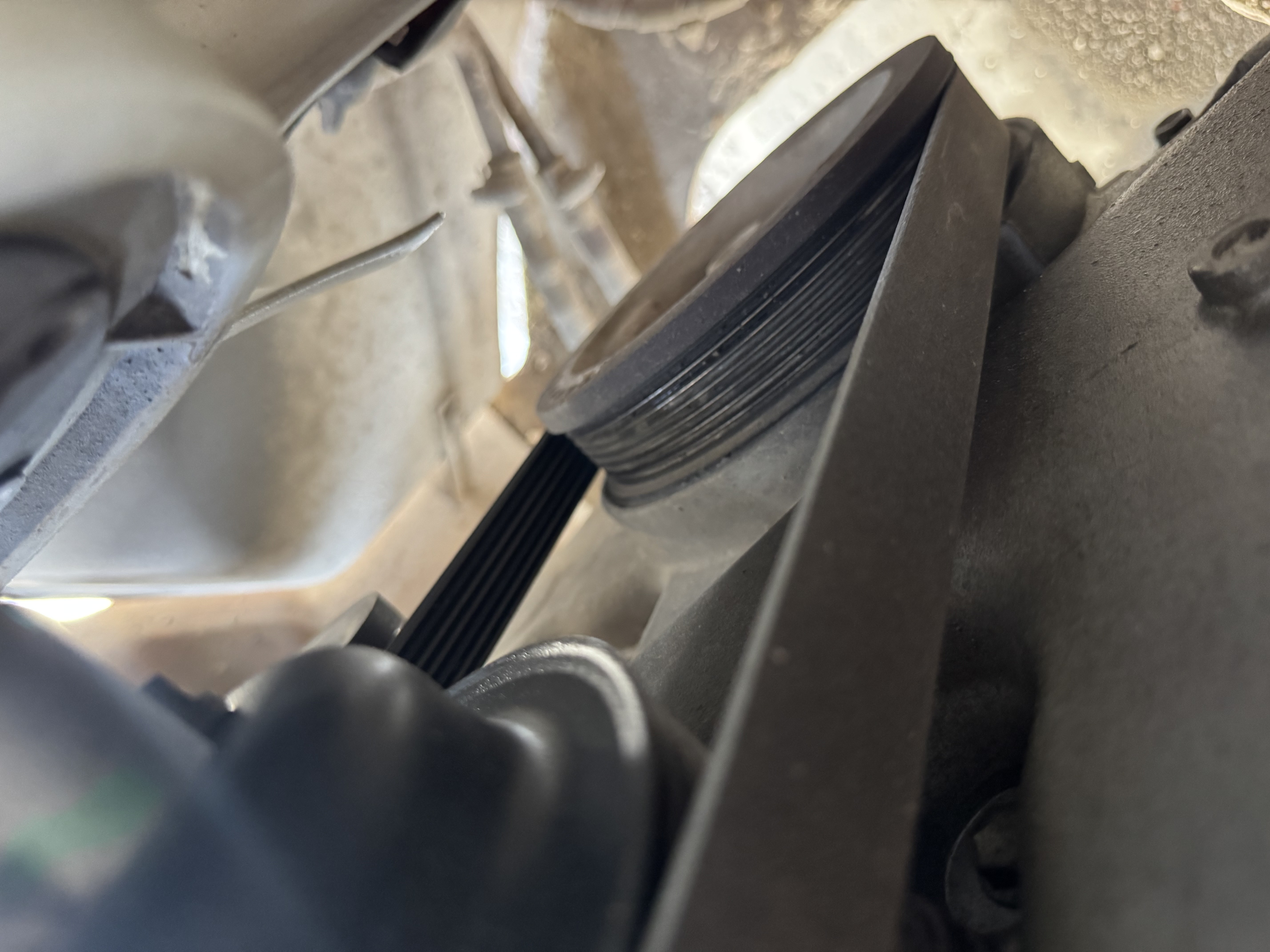 FLM-011-Toyota-8FDU30-Forklifts-inspection-Engine-Belts-1