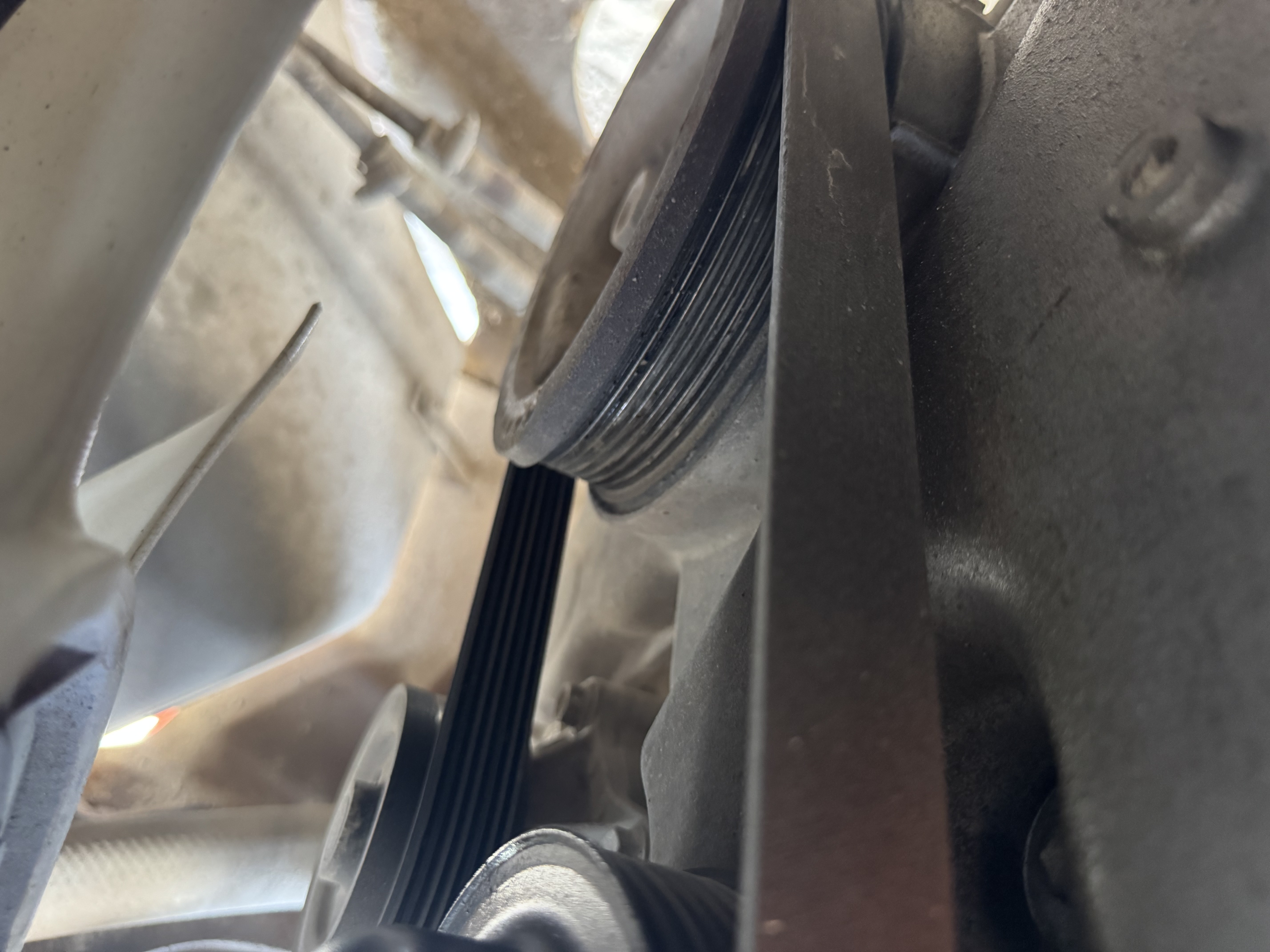 FLM-011-Toyota-8FDU30-Forklifts-inspection-Engine-Belts-1