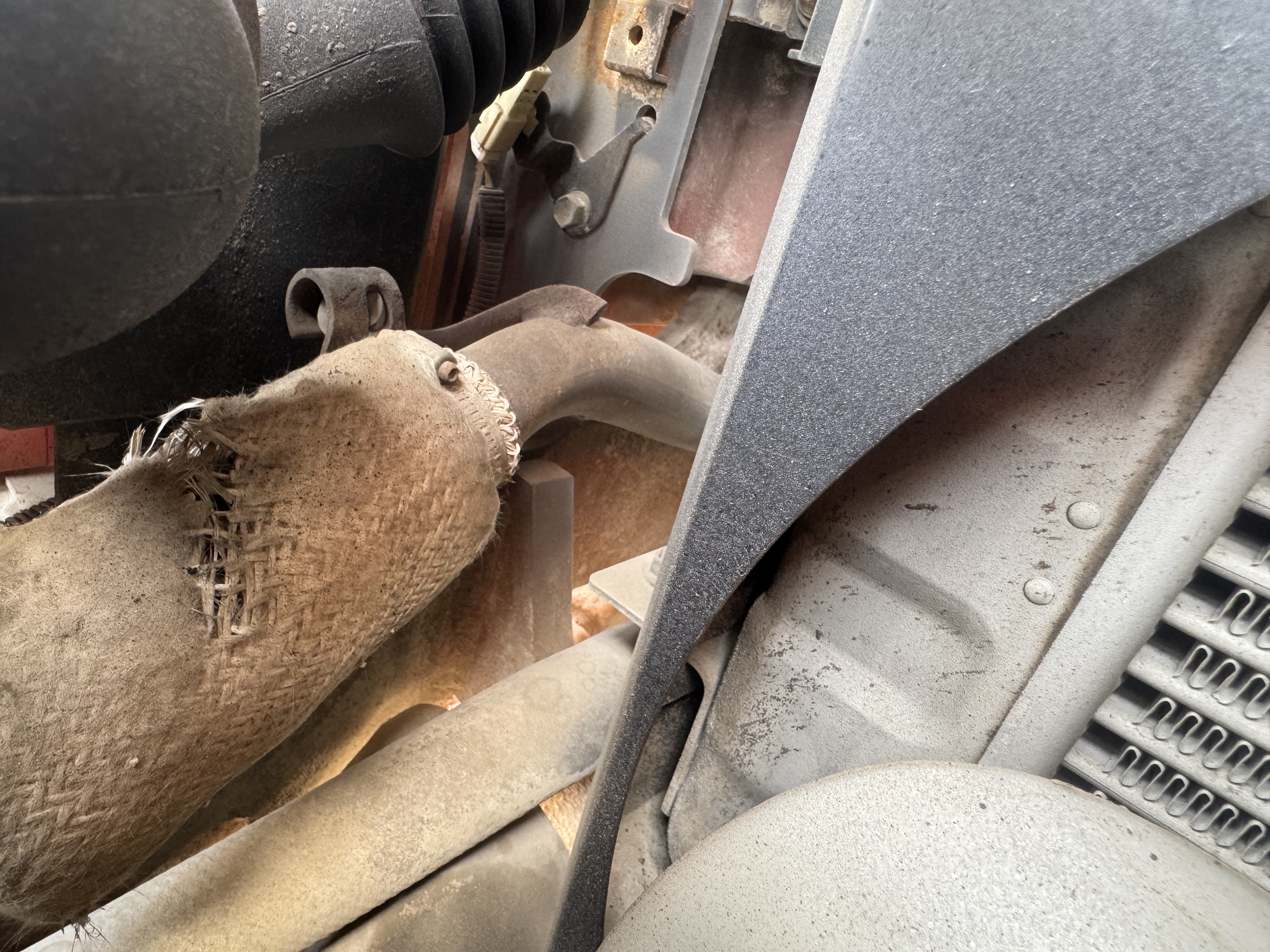 FLM-011-Toyota-8FDU30-Forklifts-inspection-Engine-Exhaust-system-1