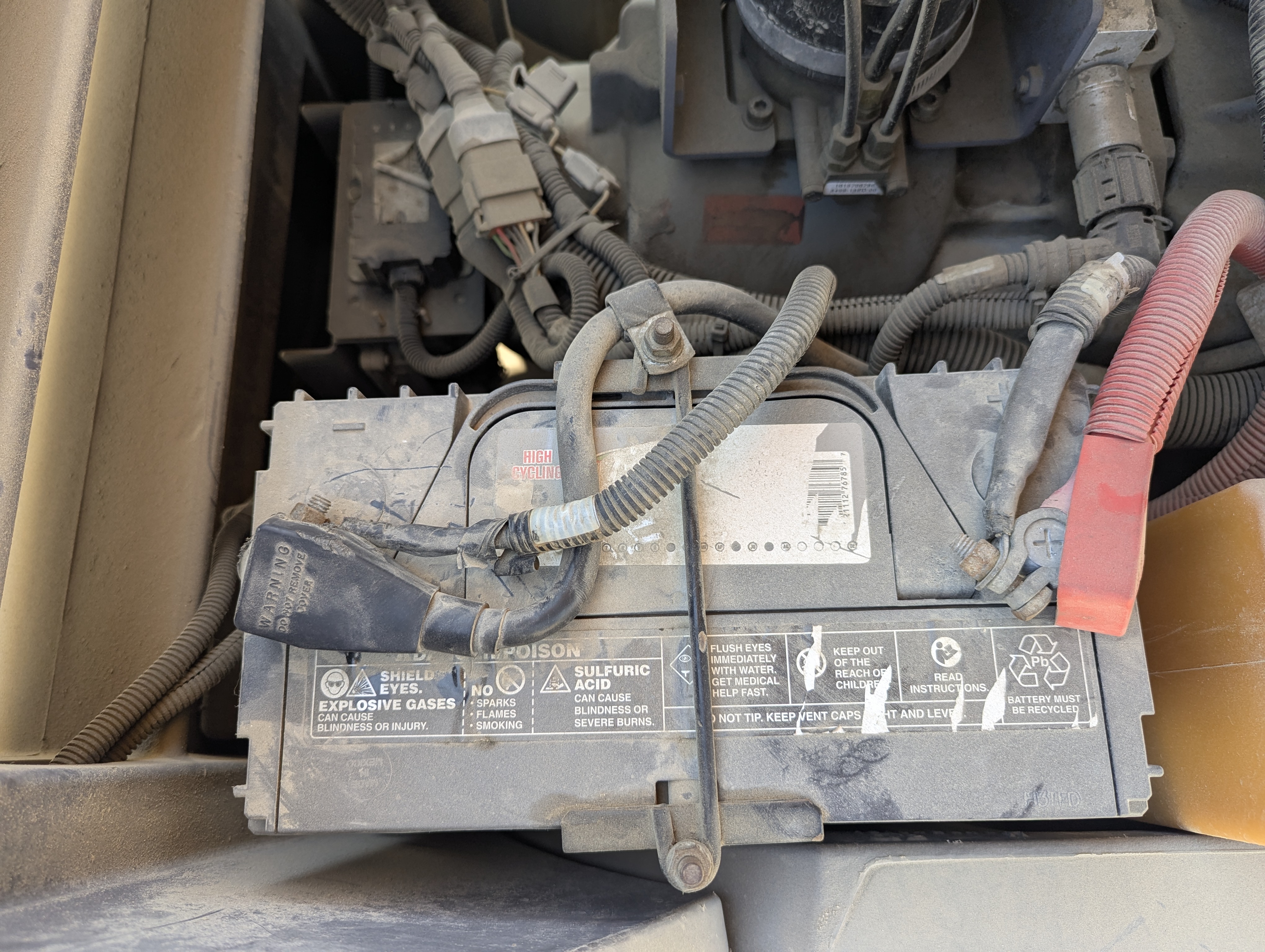ACA-015-Atlas-Copco-XAS-185-T4F-Air-compressors-inspection-Electronics-Battery-1