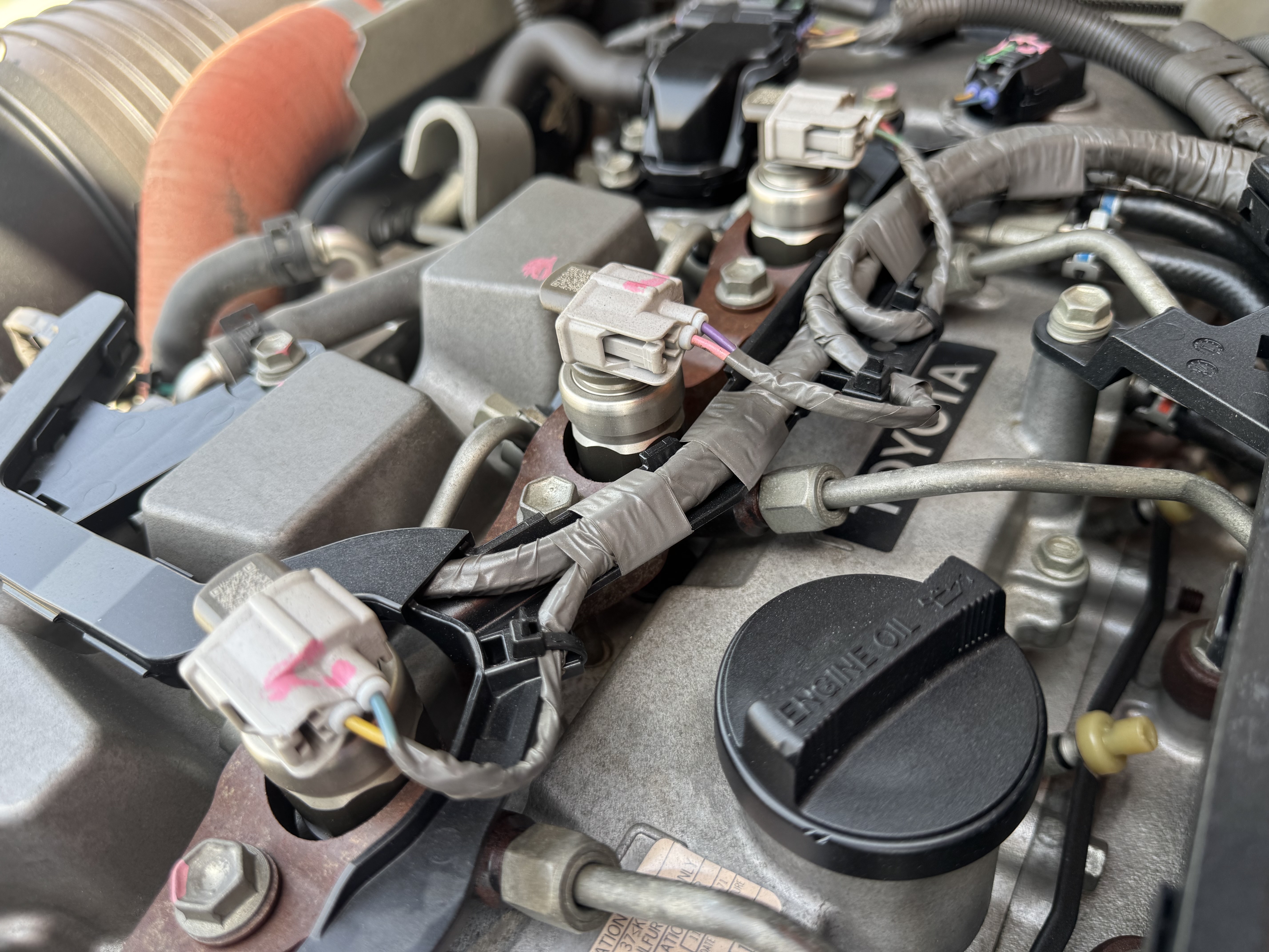FLM-011-Toyota-8FDU30-Forklifts-inspection-Engine-Engine-oil-leaks-1
