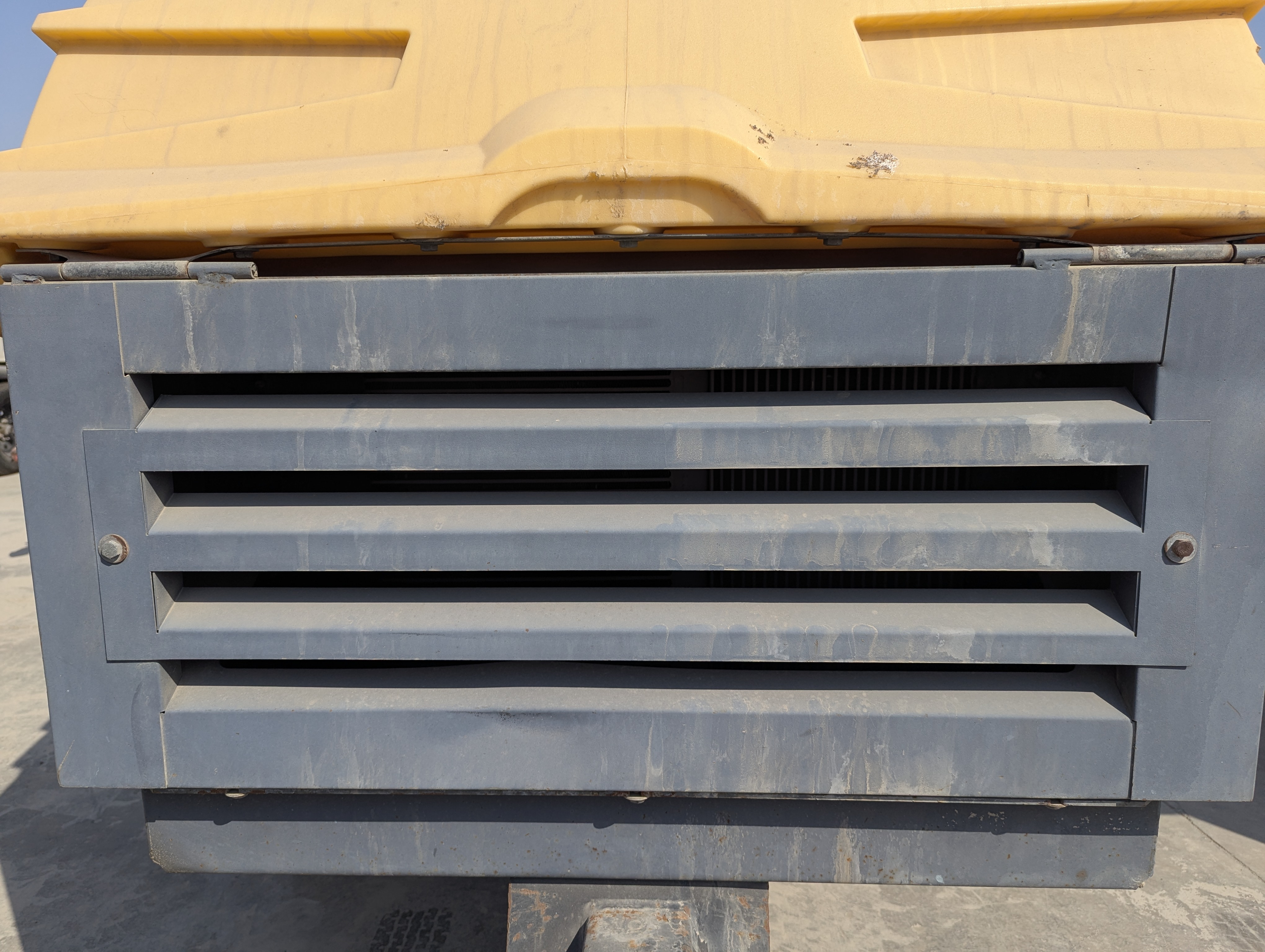 ACA-015-Atlas-Copco-XAS-185-T4F-Air-compressors-inspection-Structure-Sheet-metal-(fiberglass)-1