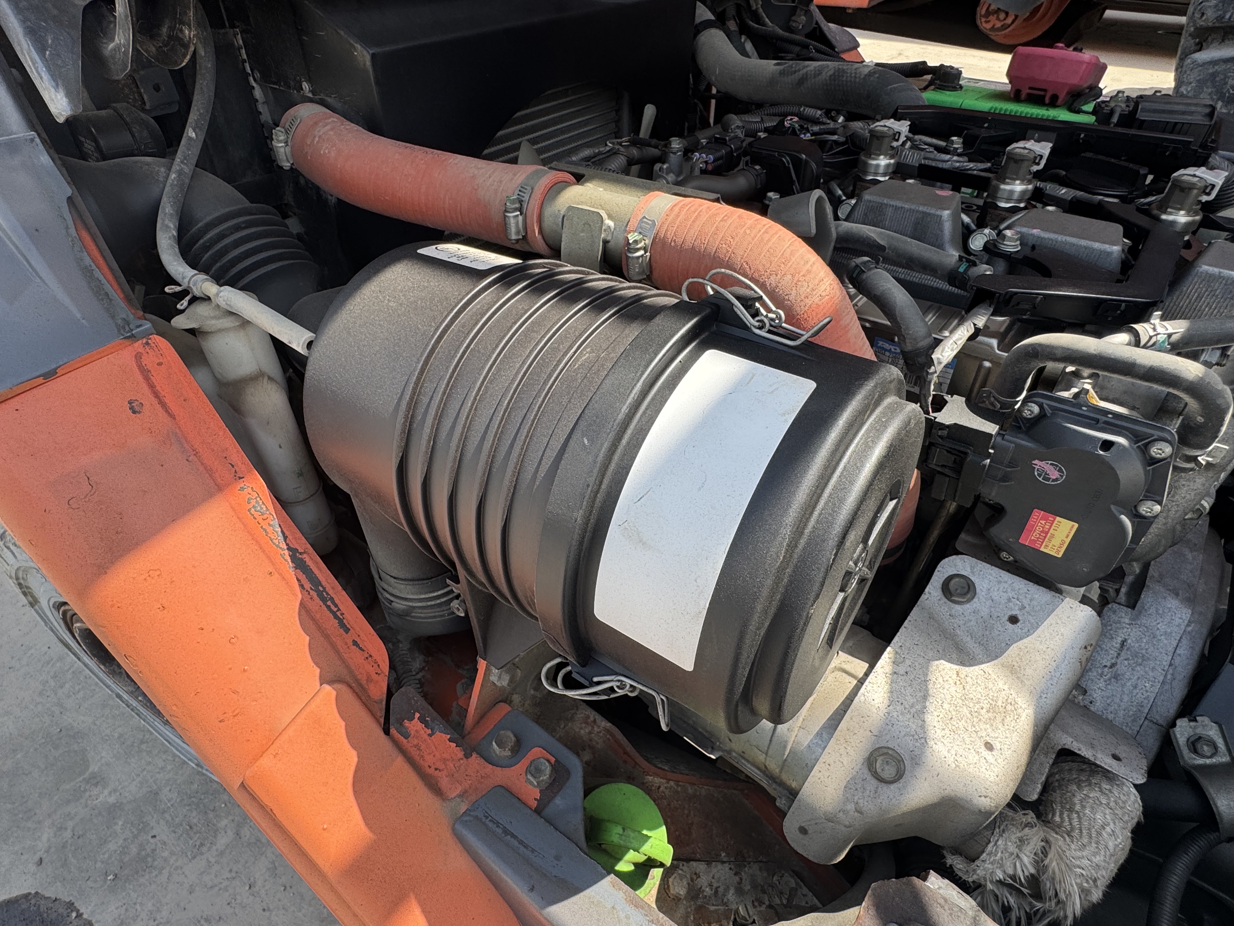 FLM-011-Toyota-8FDU30-Forklifts-inspection-Engine-Air-intake-system-1