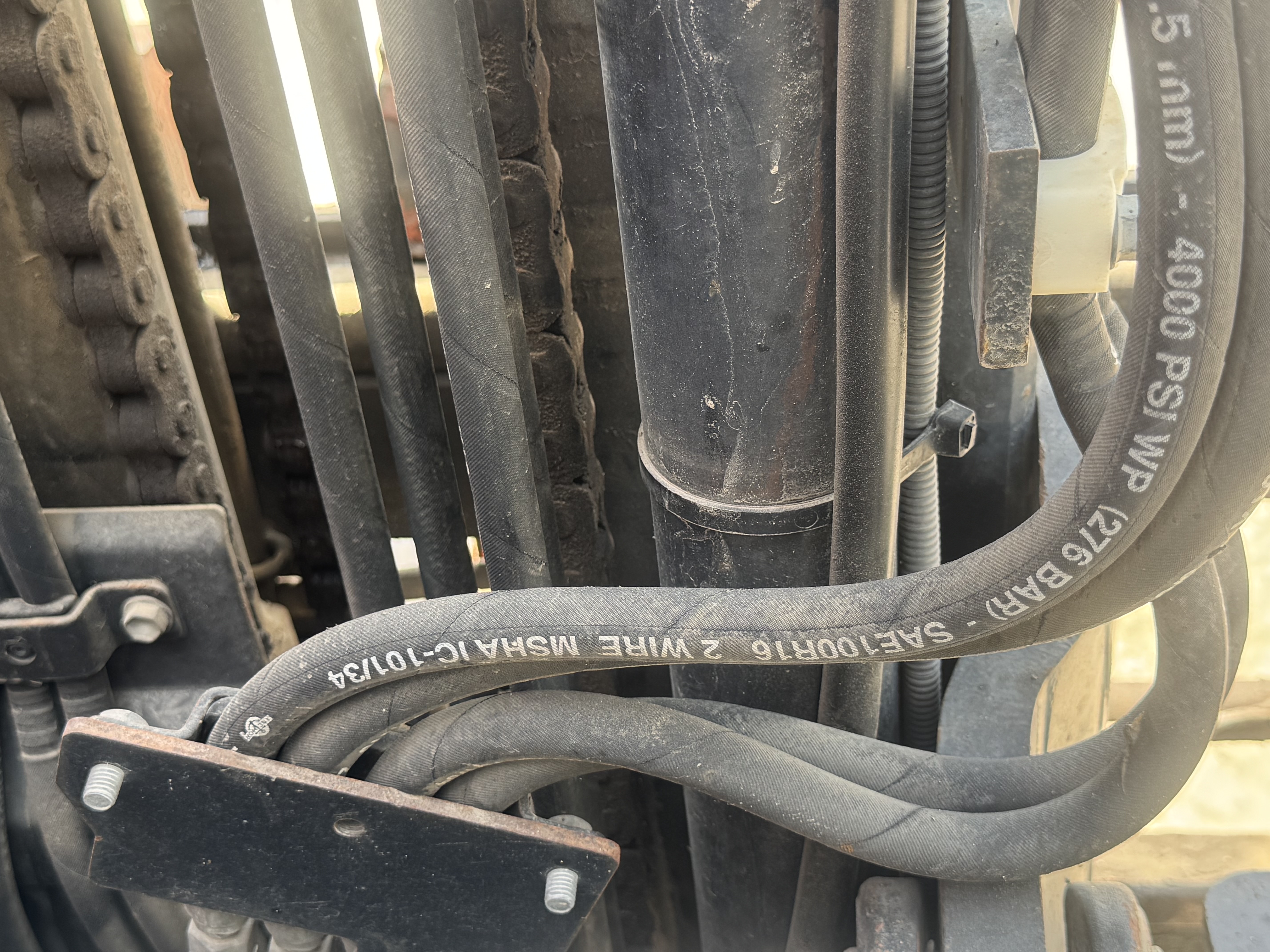 FLM-011-Toyota-8FDU30-Forklifts-inspection-Hydraulics-Hydraulic-hoses-and-lines-1