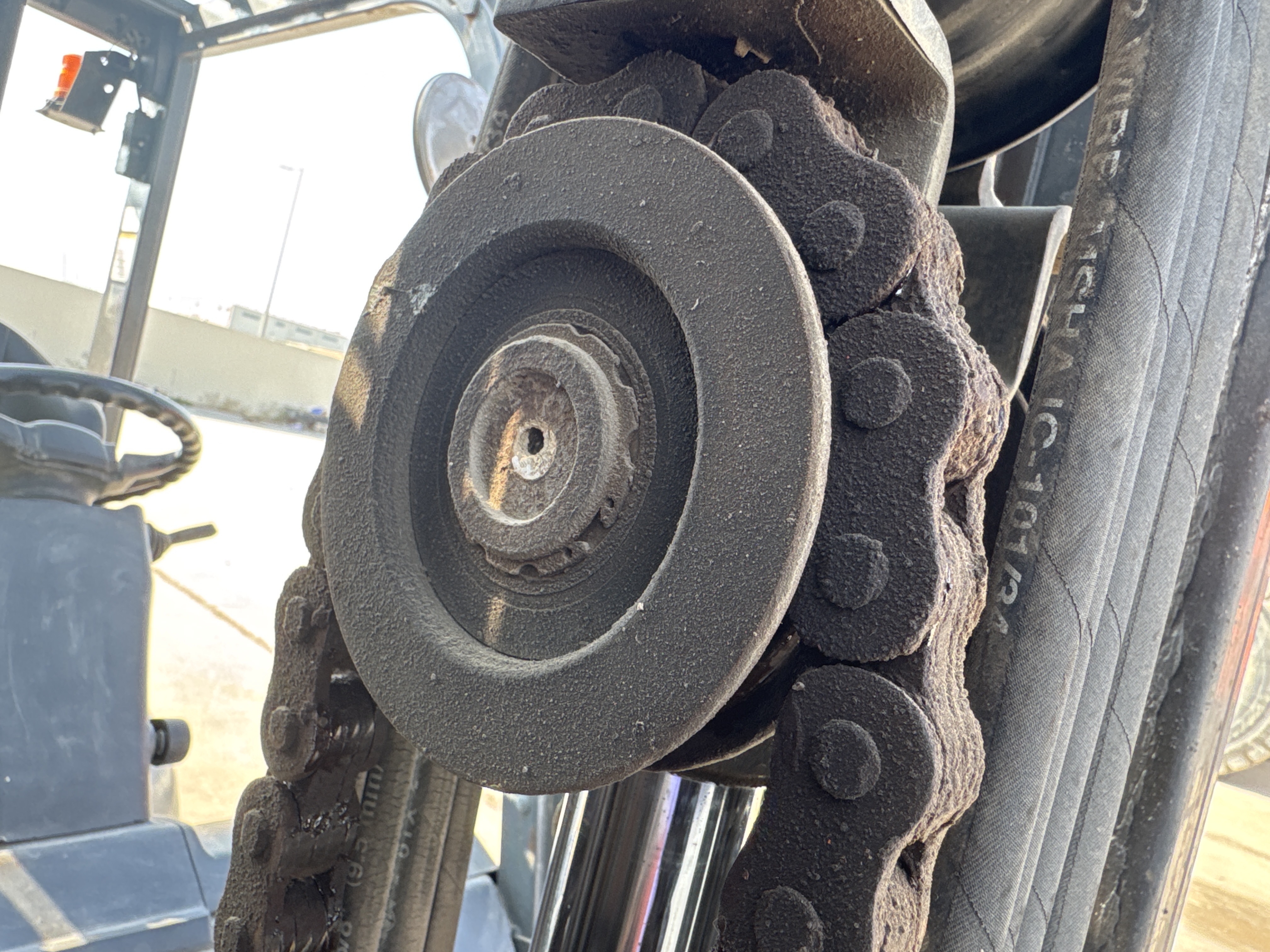 FLM-011-Toyota-8FDU30-Forklifts-inspection-Hydraulics-Hydraulic-pins-/-locks-1