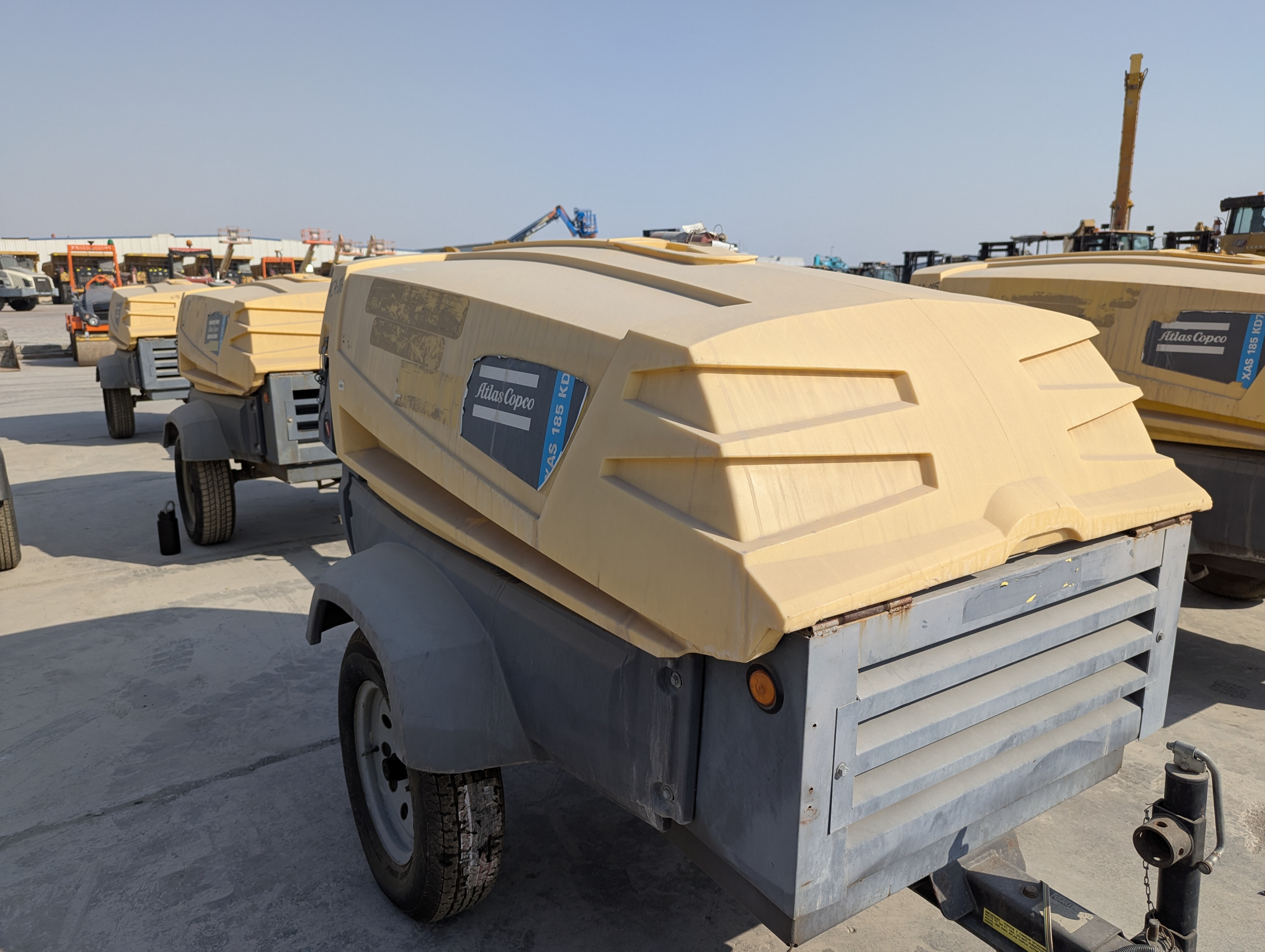 ACA-016-أطلس-كوبكو-XAS-185-T4F-كومبريسرات-هواء-فحص-الهيكل-الصبغ-1
