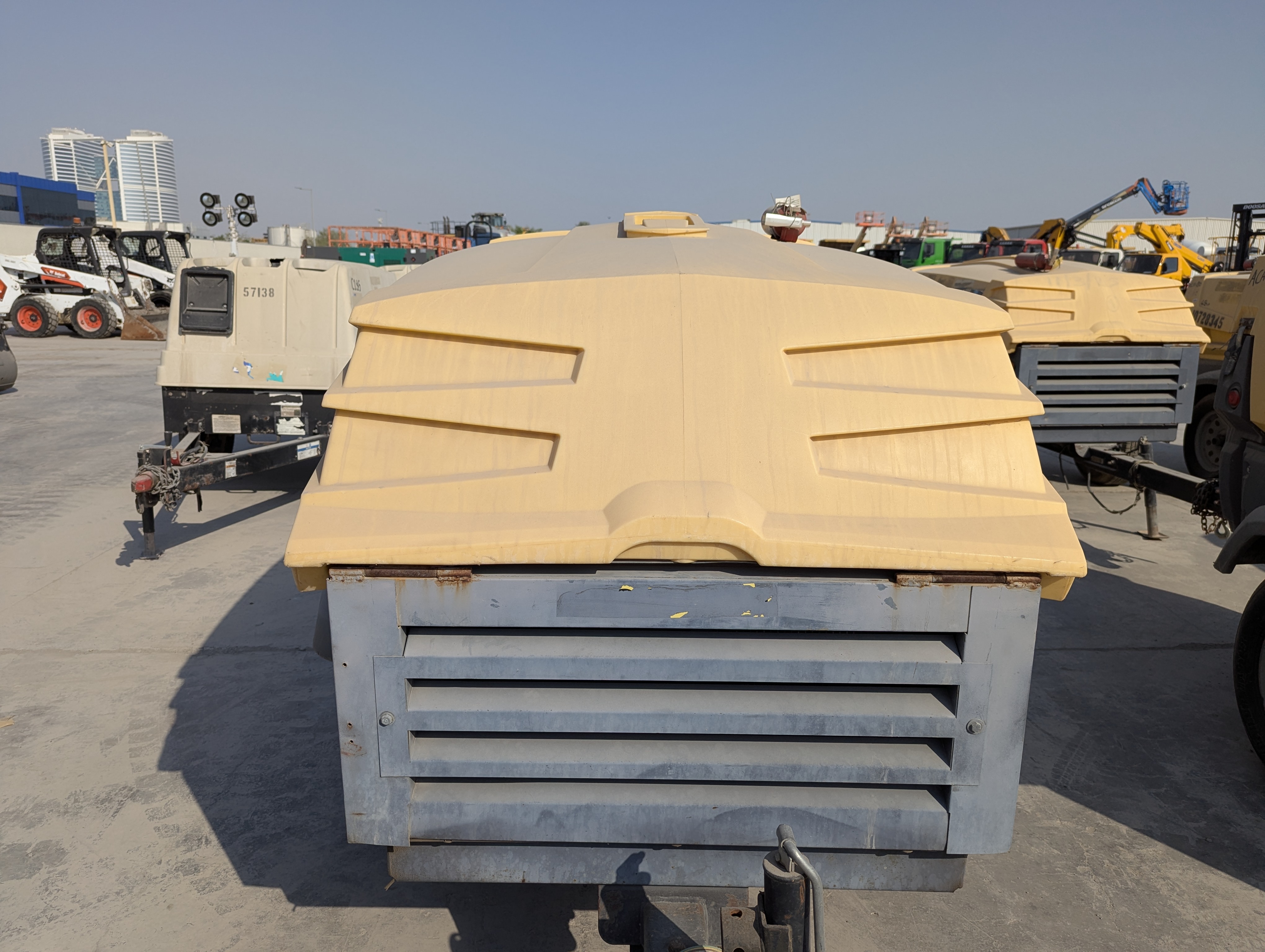 ACA-016-أطلس-كوبكو-XAS-185-T4F-كومبريسرات-هواء-فحص-الهيكل-الصبغ-1