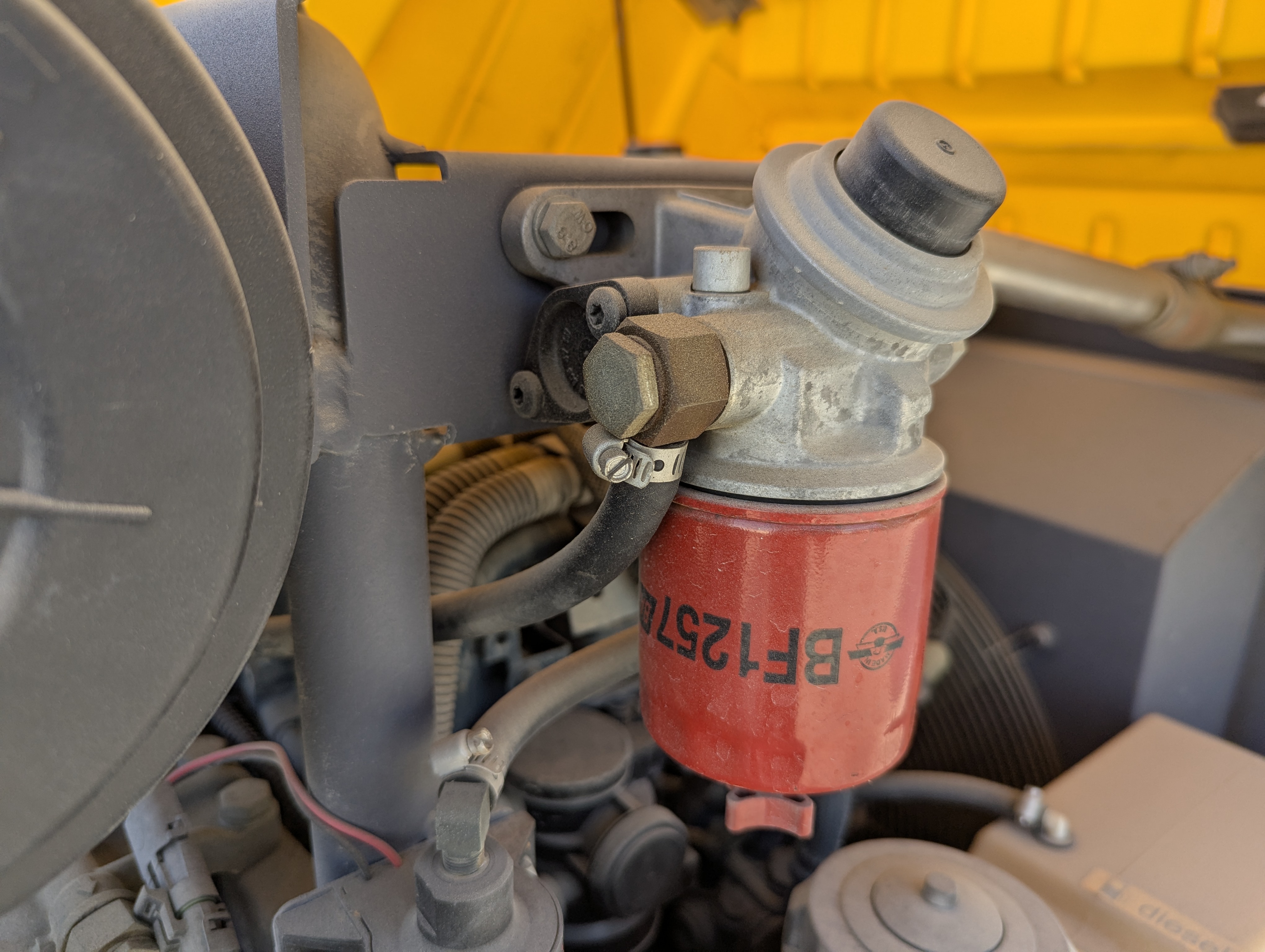 ACA-016-أطلس-كوبكو-XAS-185-T4F-كومبريسرات-هواء-فحص-المحرك-تسريب-الوقود-1