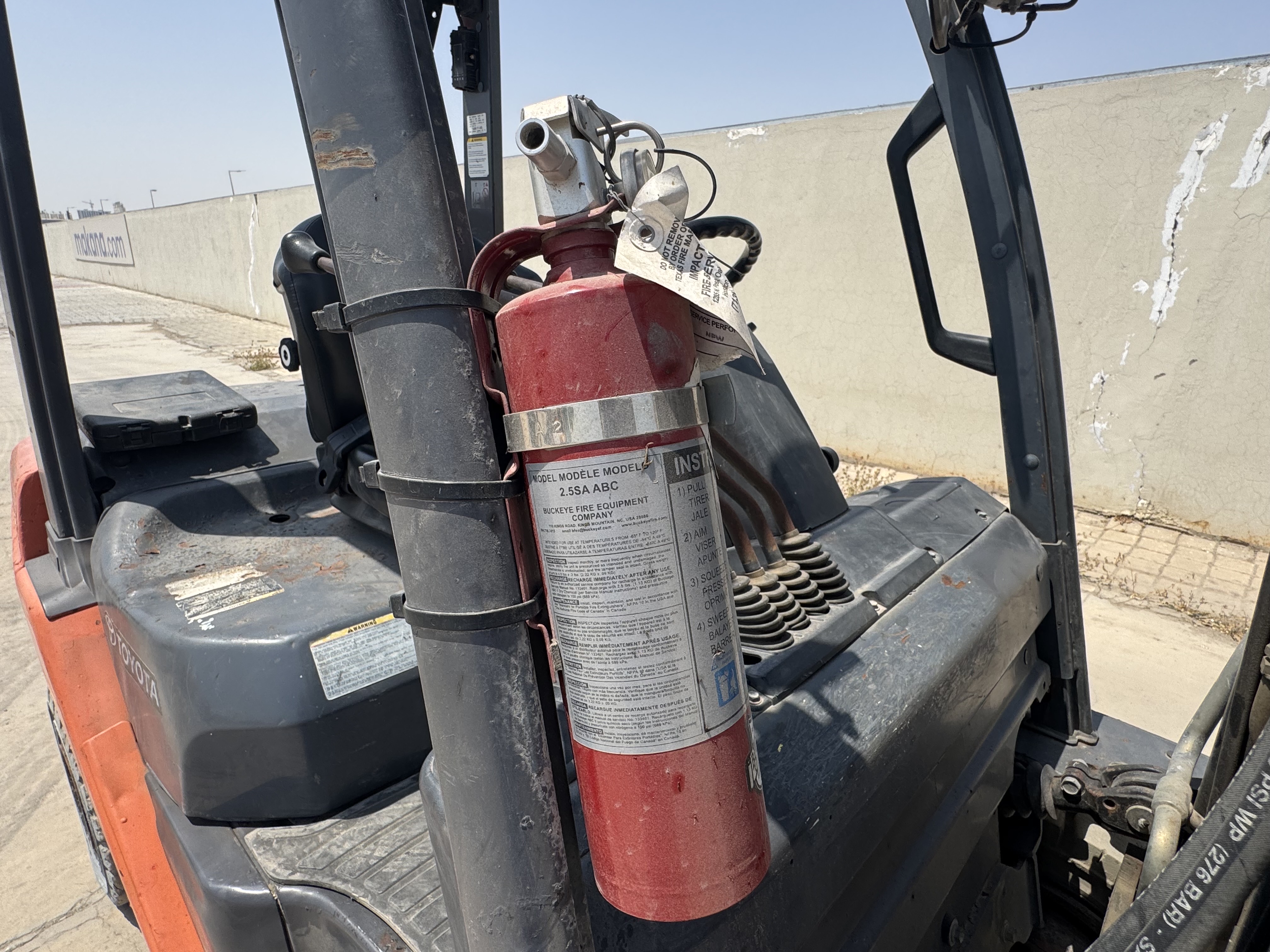 FLM-011-Toyota-8FDU30-Forklifts-inspection-Safety-Fire-extinguisher-1