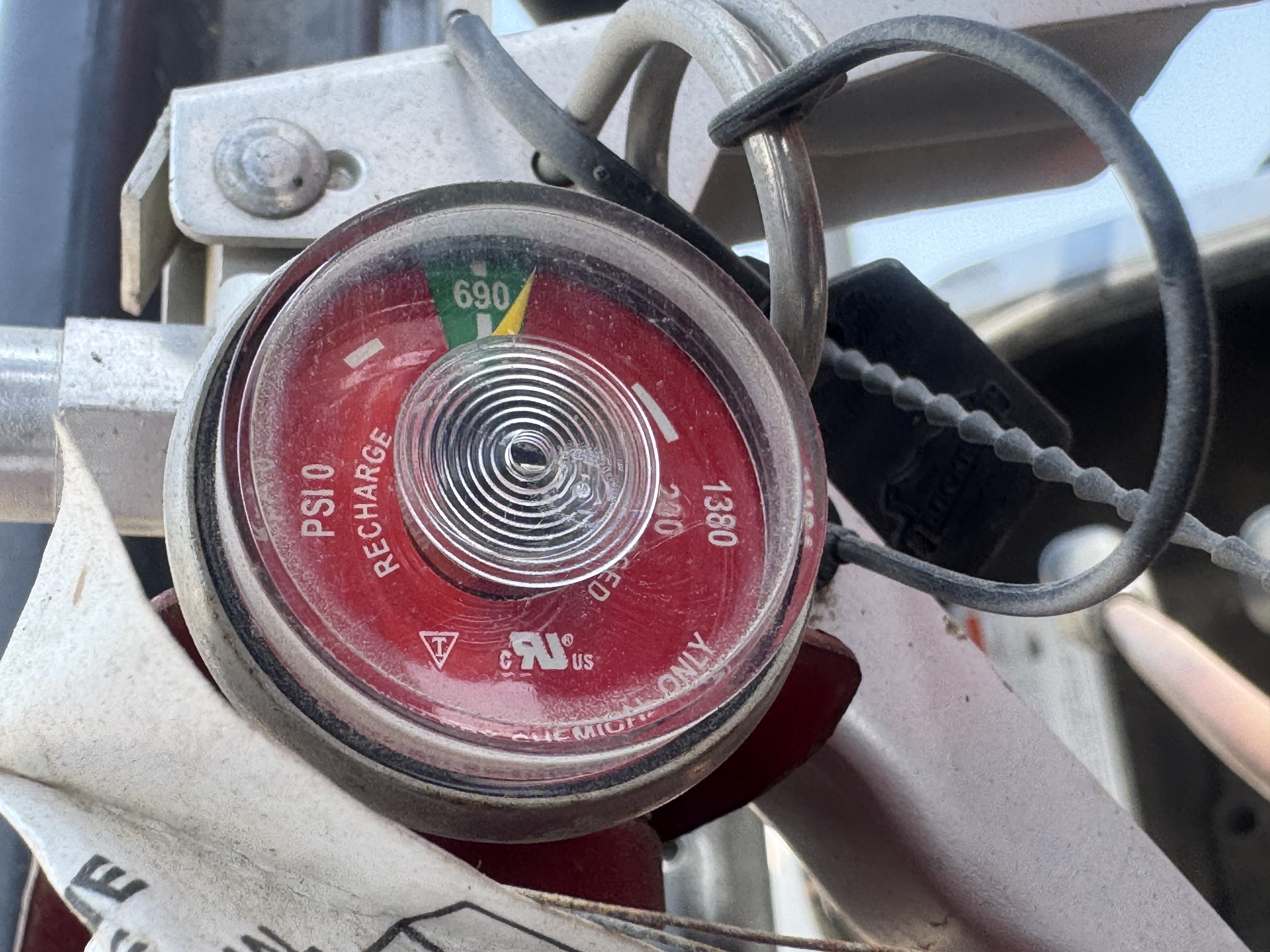 FLM-011-Toyota-8FDU30-Forklifts-inspection-Safety-Fire-extinguisher-1