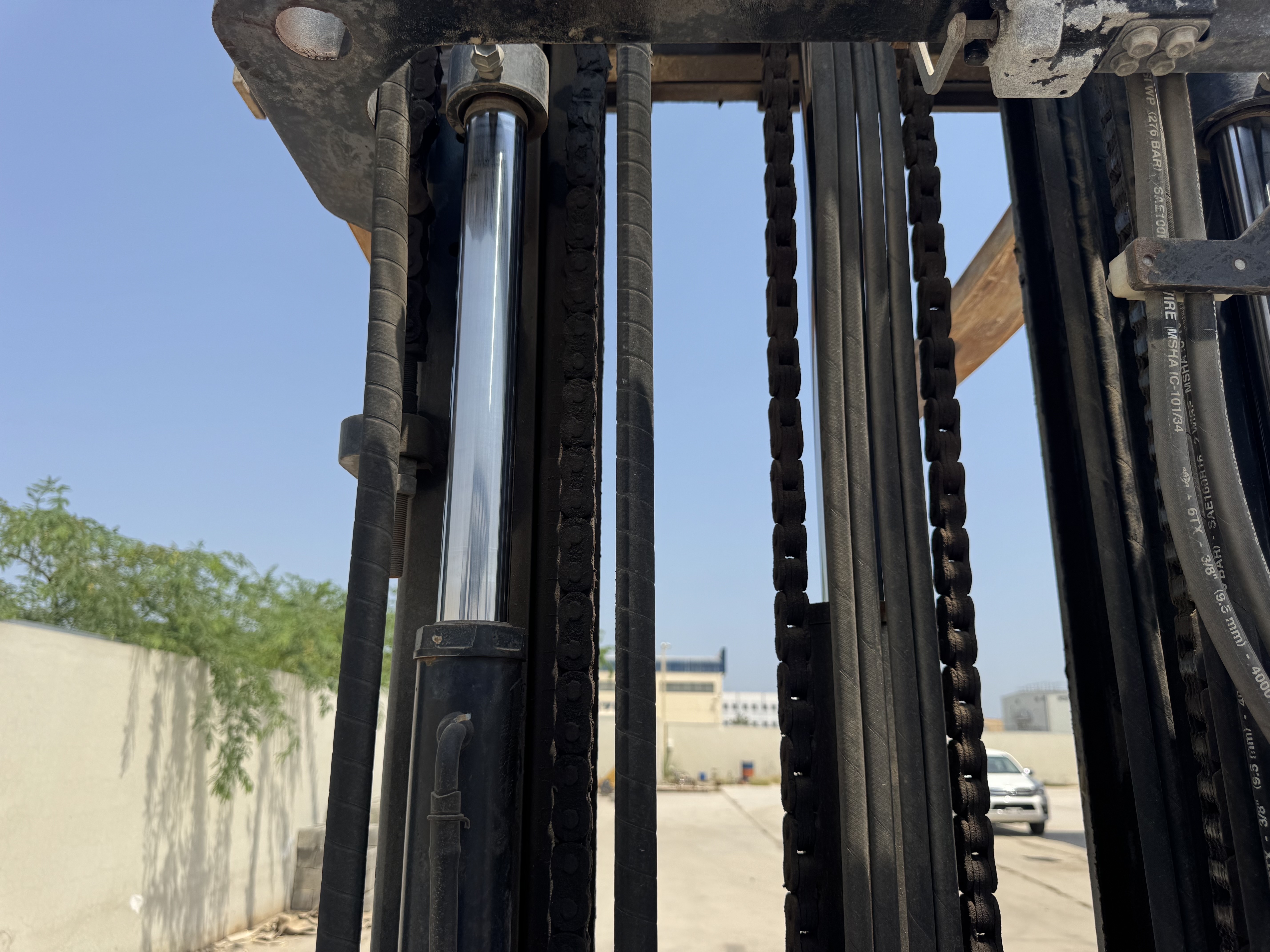 FLM-011-Toyota-8FDU30-Forklifts-inspection-Hydraulics-Lift-cylinders-1