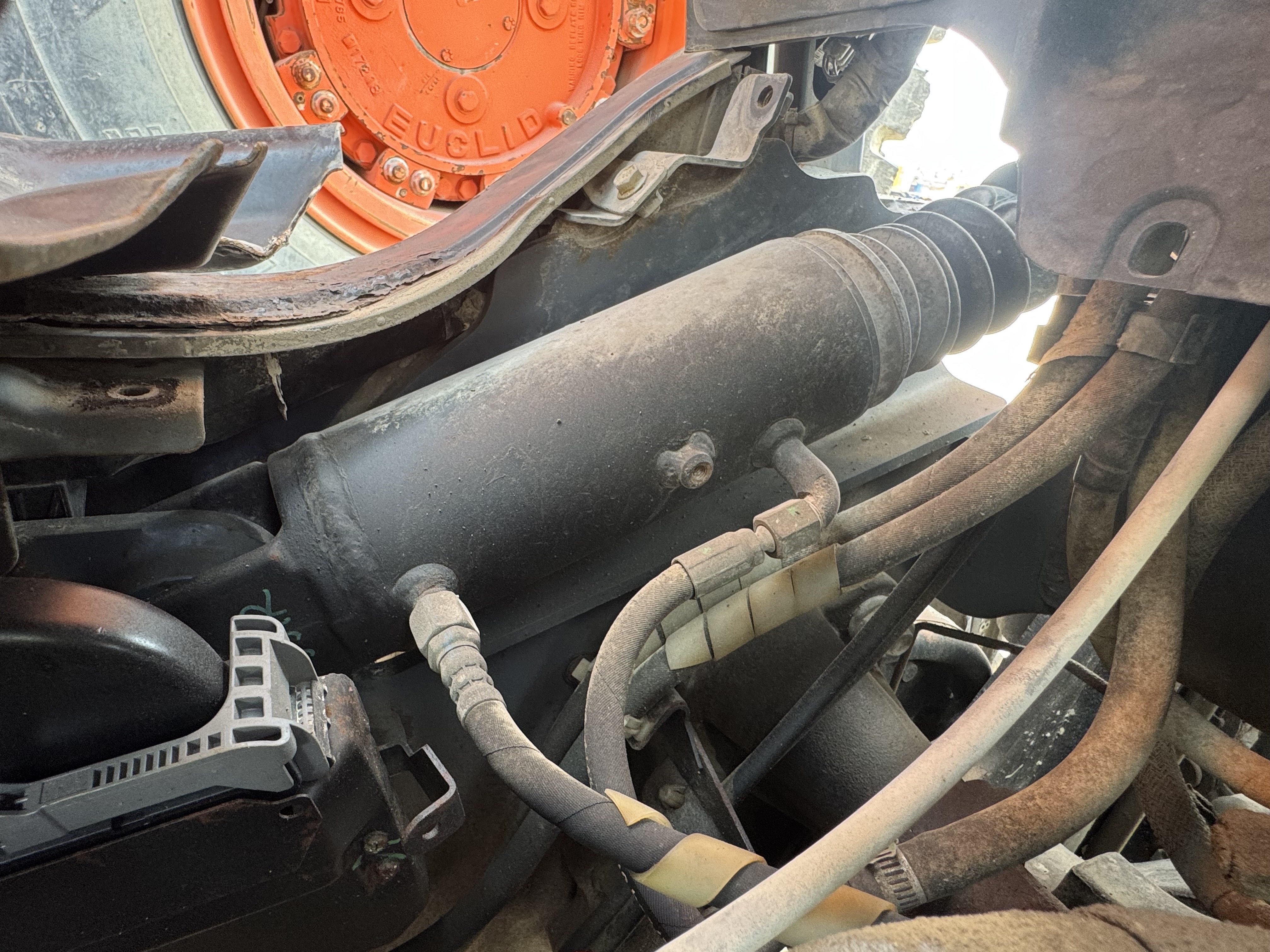 FLM-011-Toyota-8FDU30-Forklifts-inspection-Hydraulics-Tilt-cylinders-1