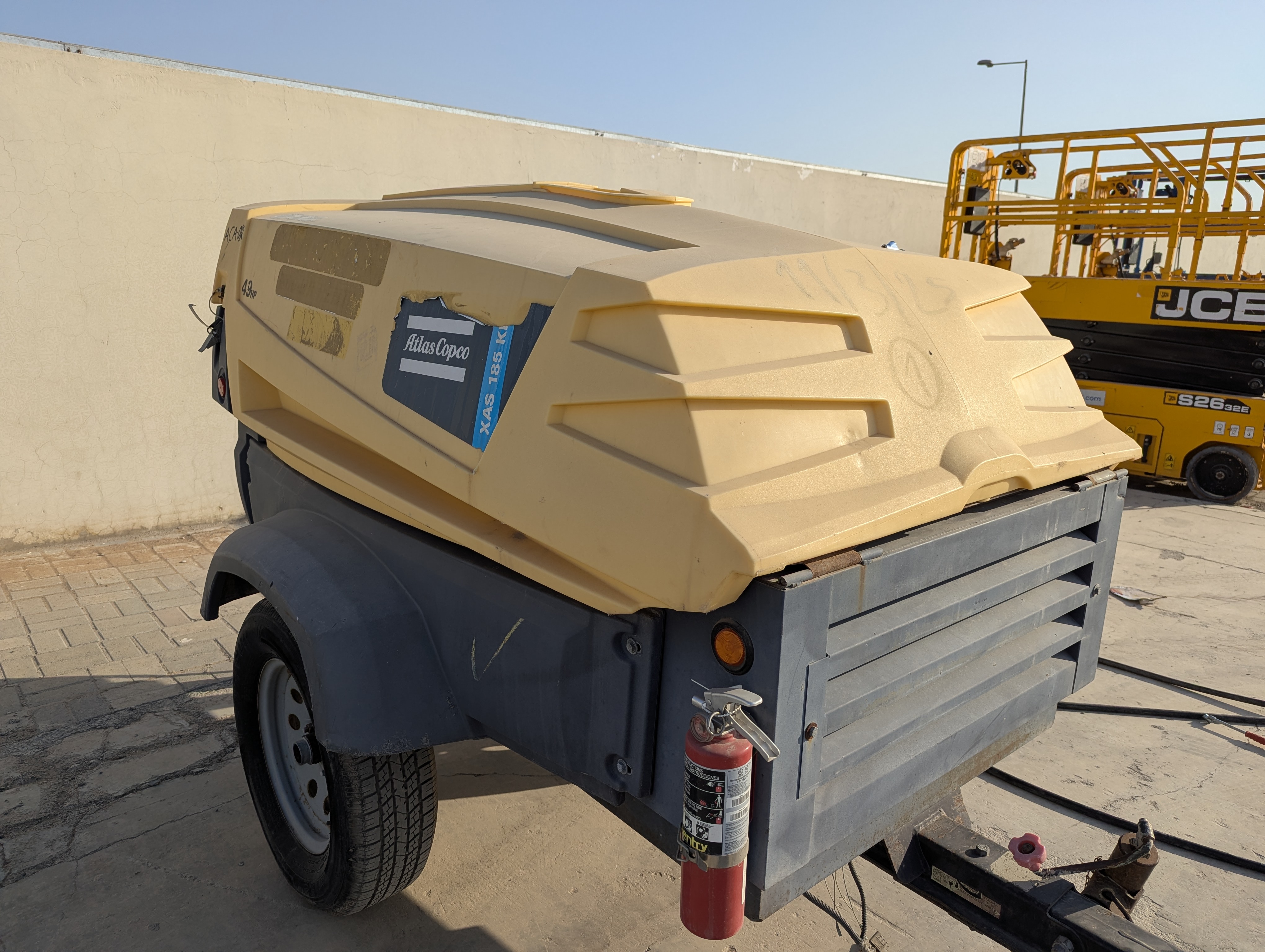 ACA-012-أطلس-كوبكو-XAS-185-T4F-كومبريسرات-هواء-فحص-الهيكل-الصبغ-1