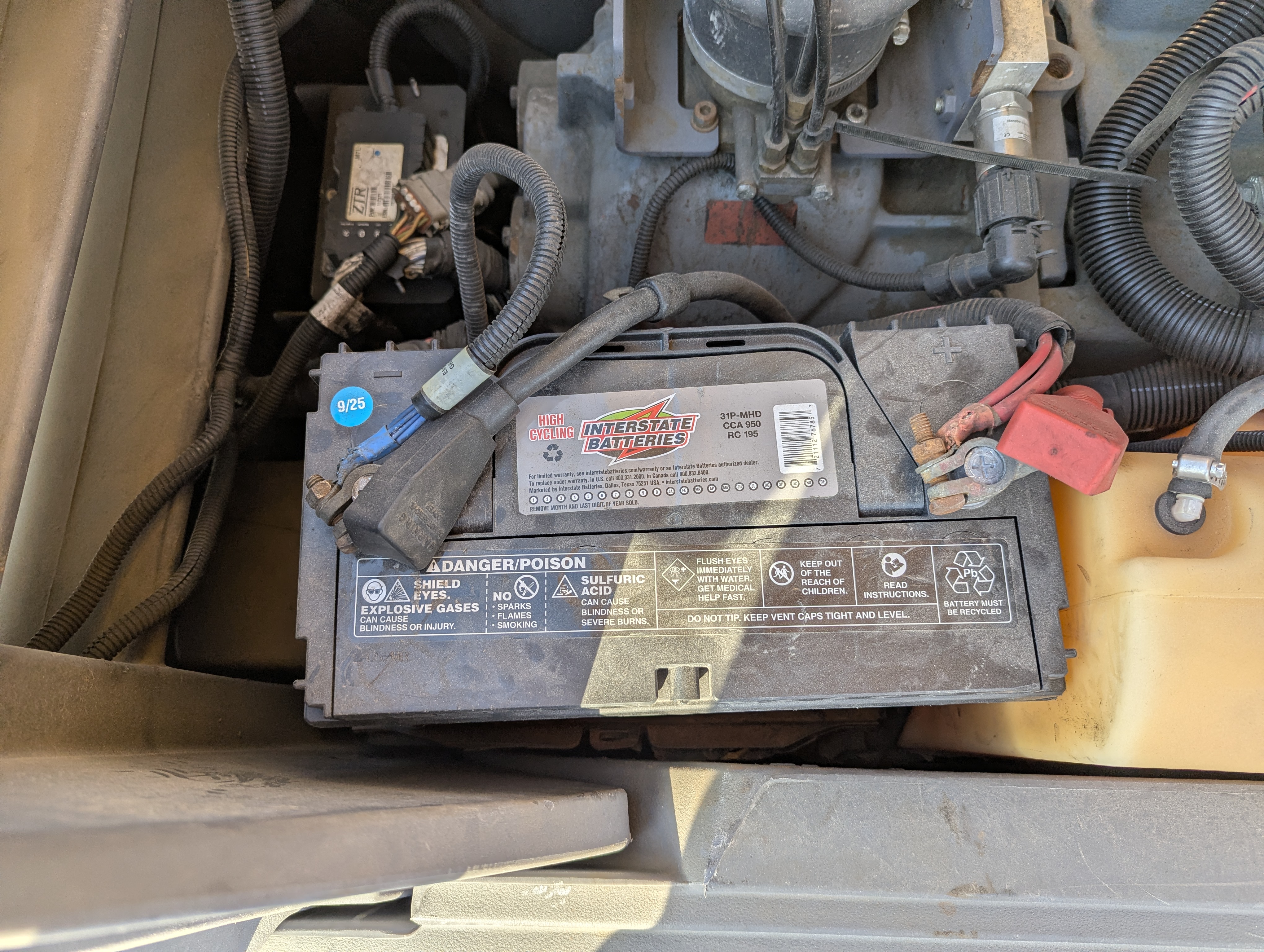 ACA-017-Atlas-Copco-XAS-185-T4F-Air-compressors-inspection-Electronics-Battery-1