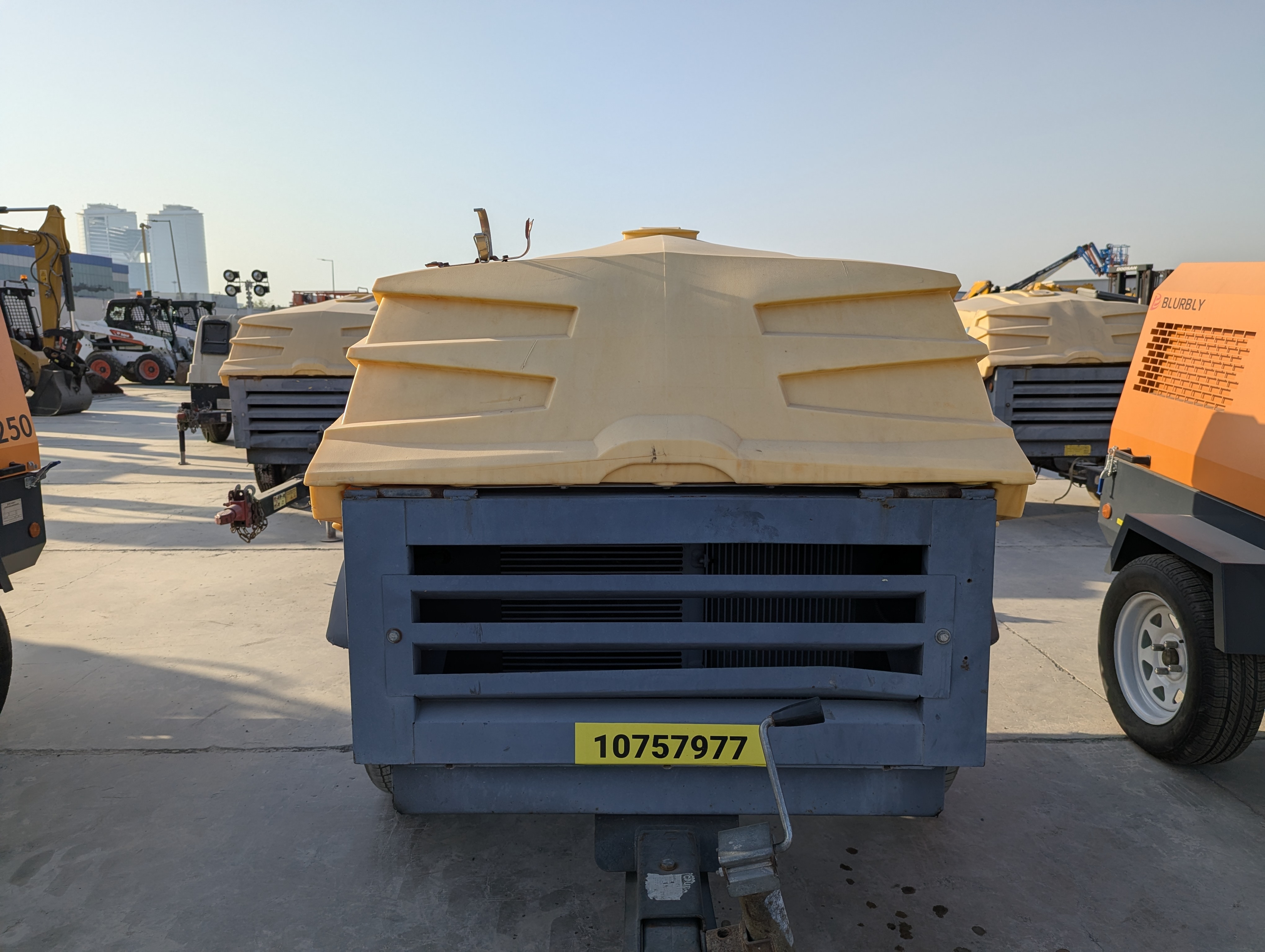 ACA-017-Atlas-Copco-XAS-185-T4F-Air-compressors-inspection-Structure-Paint-1