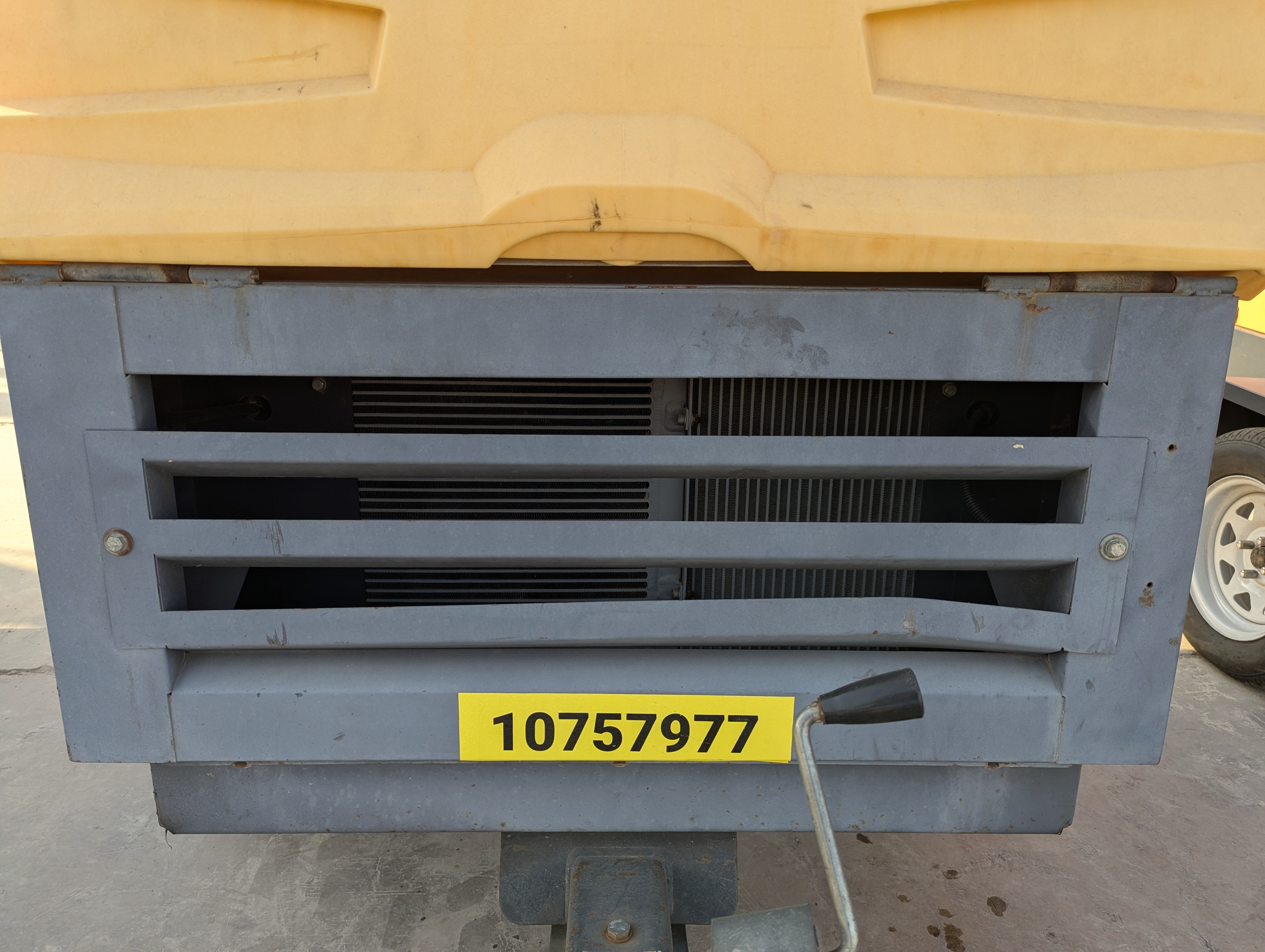 ACA-017-Atlas-Copco-XAS-185-T4F-Air-compressors-inspection-Structure-Sheet-metal-(fiberglass)-1