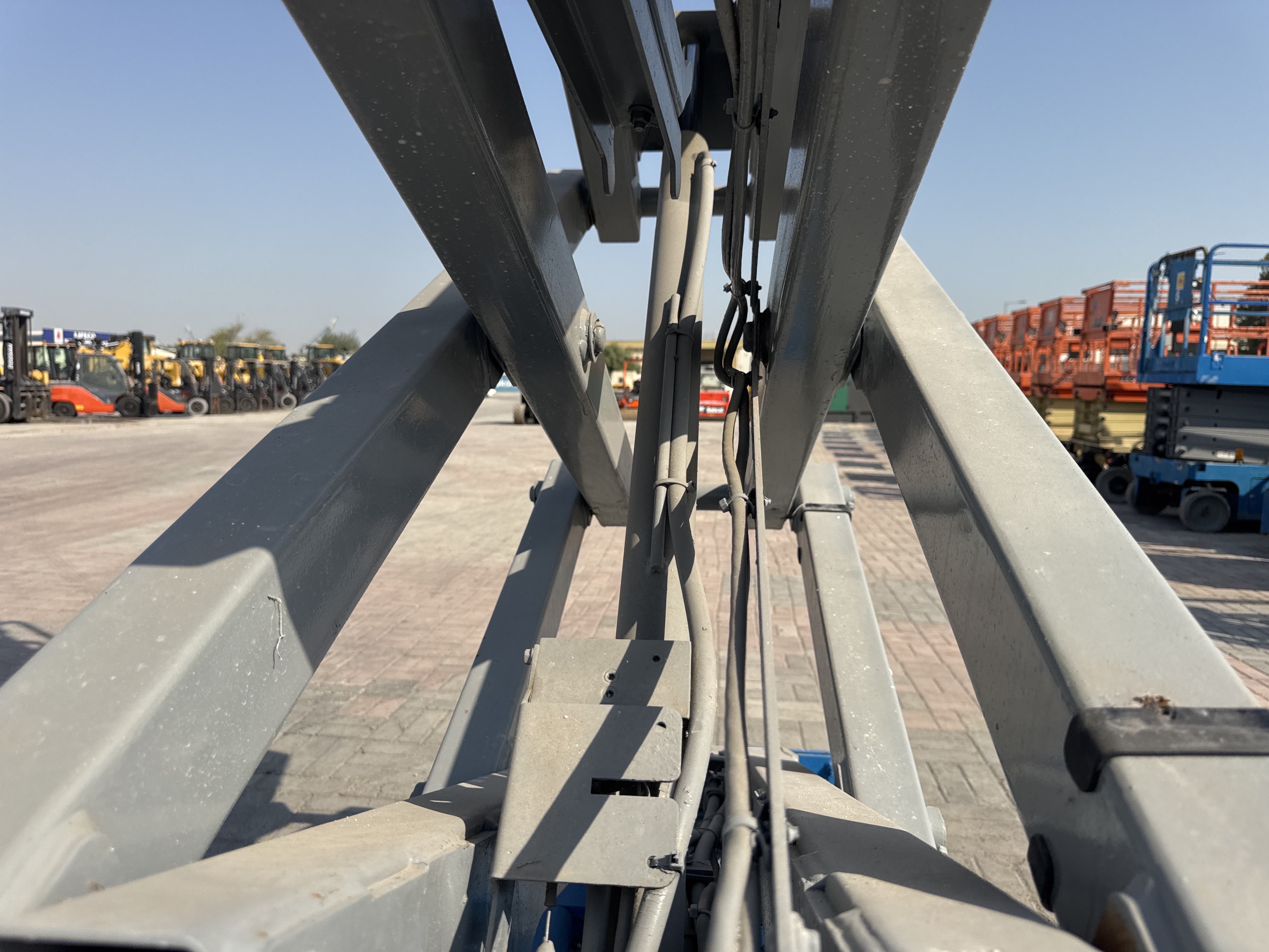 SLA-002-Genie-GS-1930-Scissor-lifts-inspection-Hydraulics-Scissor-cylinders-1