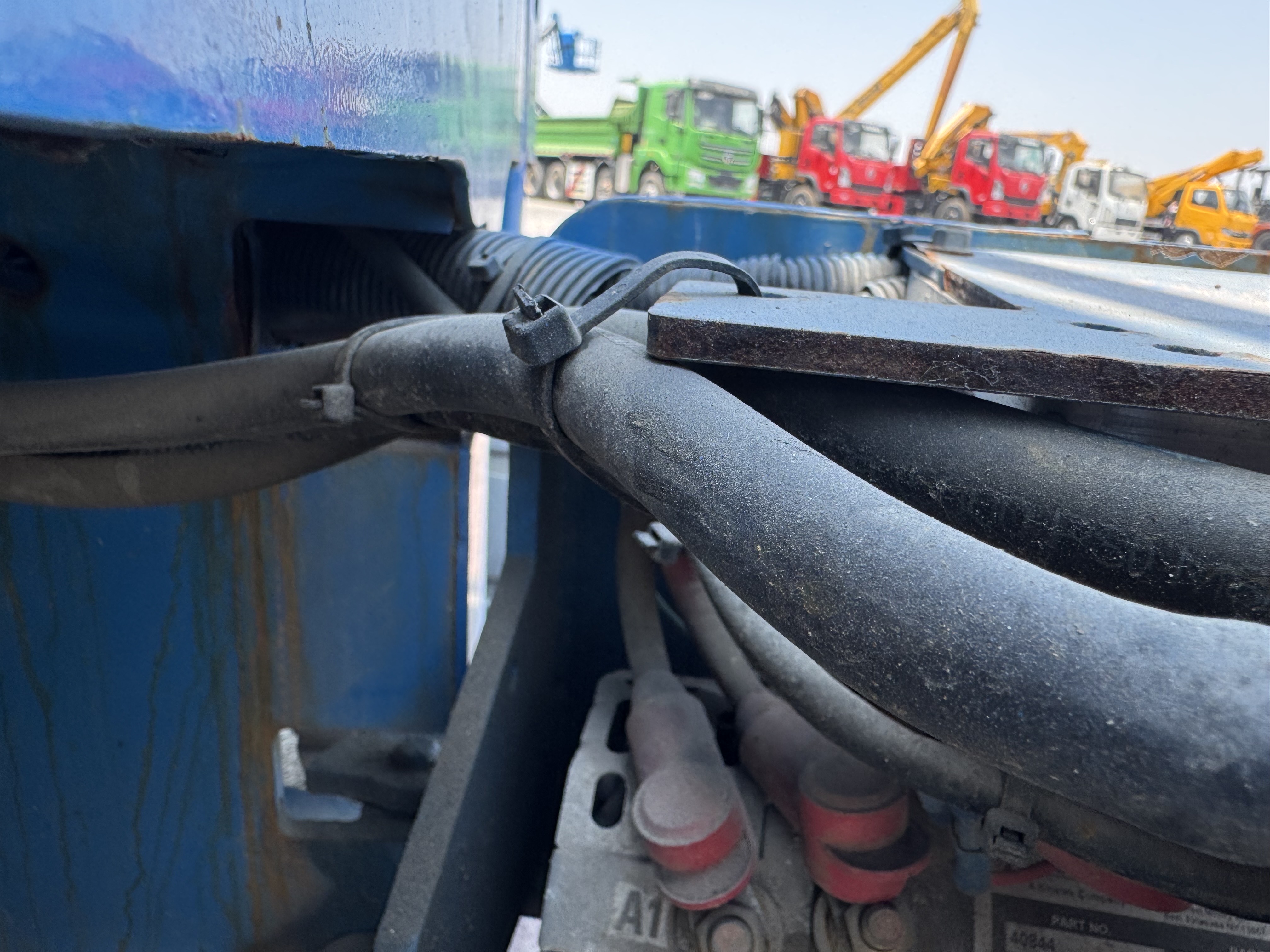 SLA-002-Genie-GS-1930-Scissor-lifts-inspection-Hydraulics-Hydraulic-hoses-and-lines-1