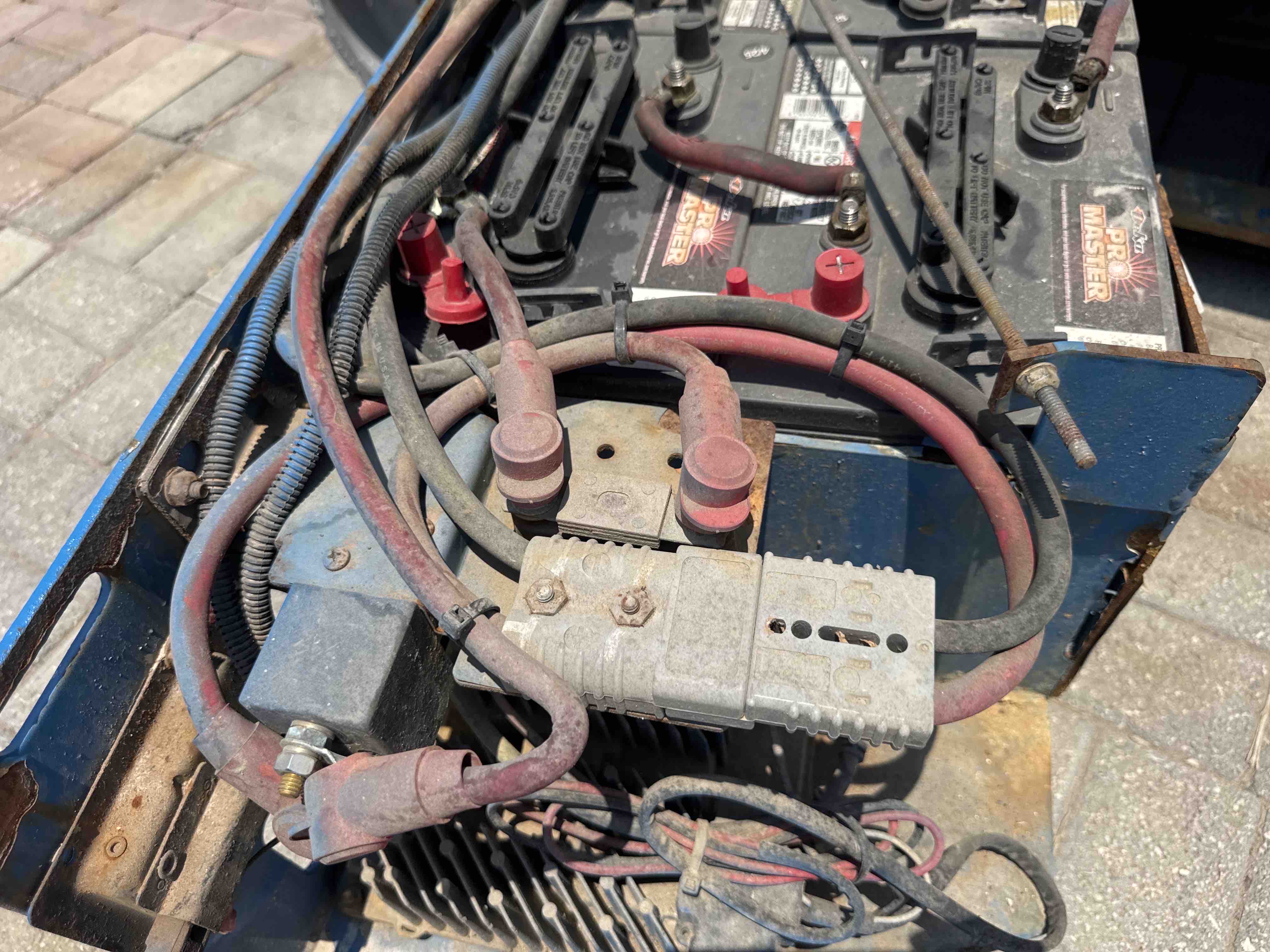 SLA-002-Genie-GS-1930-Scissor-lifts-inspection-Electronics-Battery-1