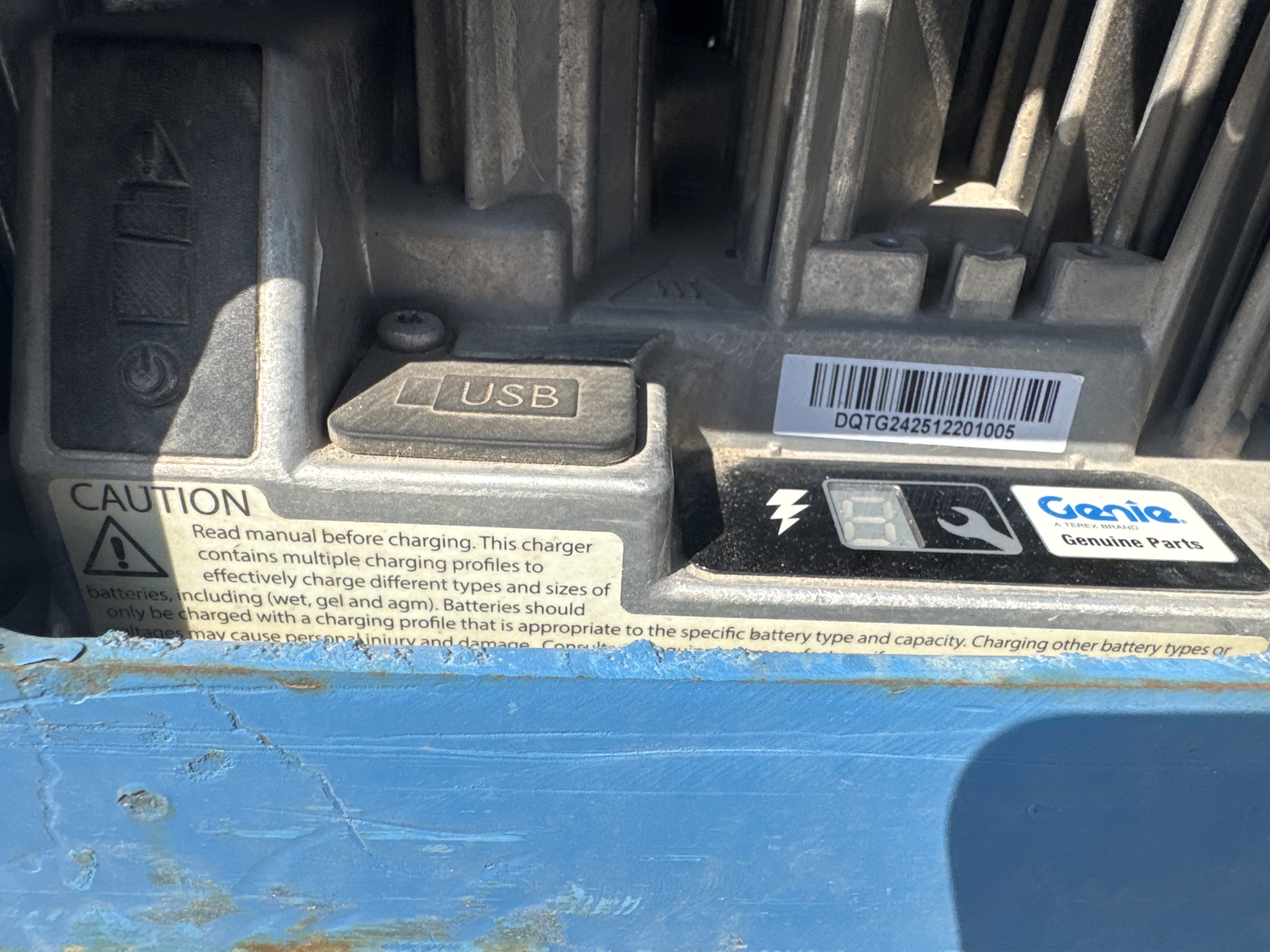 SLA-003-Genie-GS-2646-Scissor-lifts-inspection-Cabin-Ground-control-1