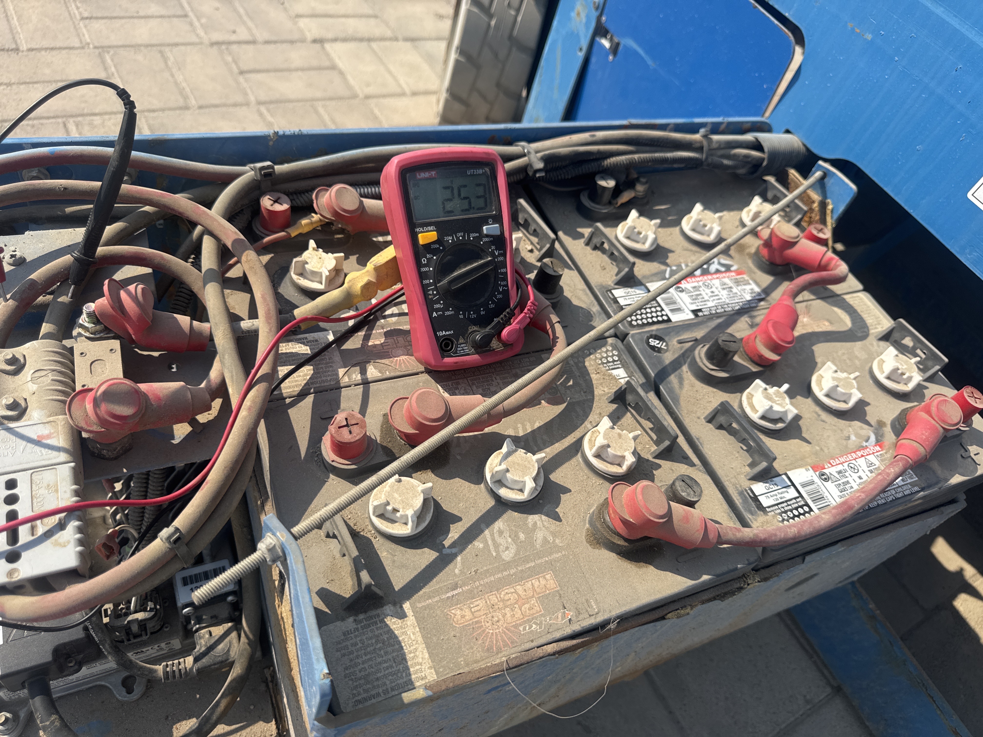 SLA-003-Genie-GS-2646-Scissor-lifts-inspection-Electronics-Battery-1