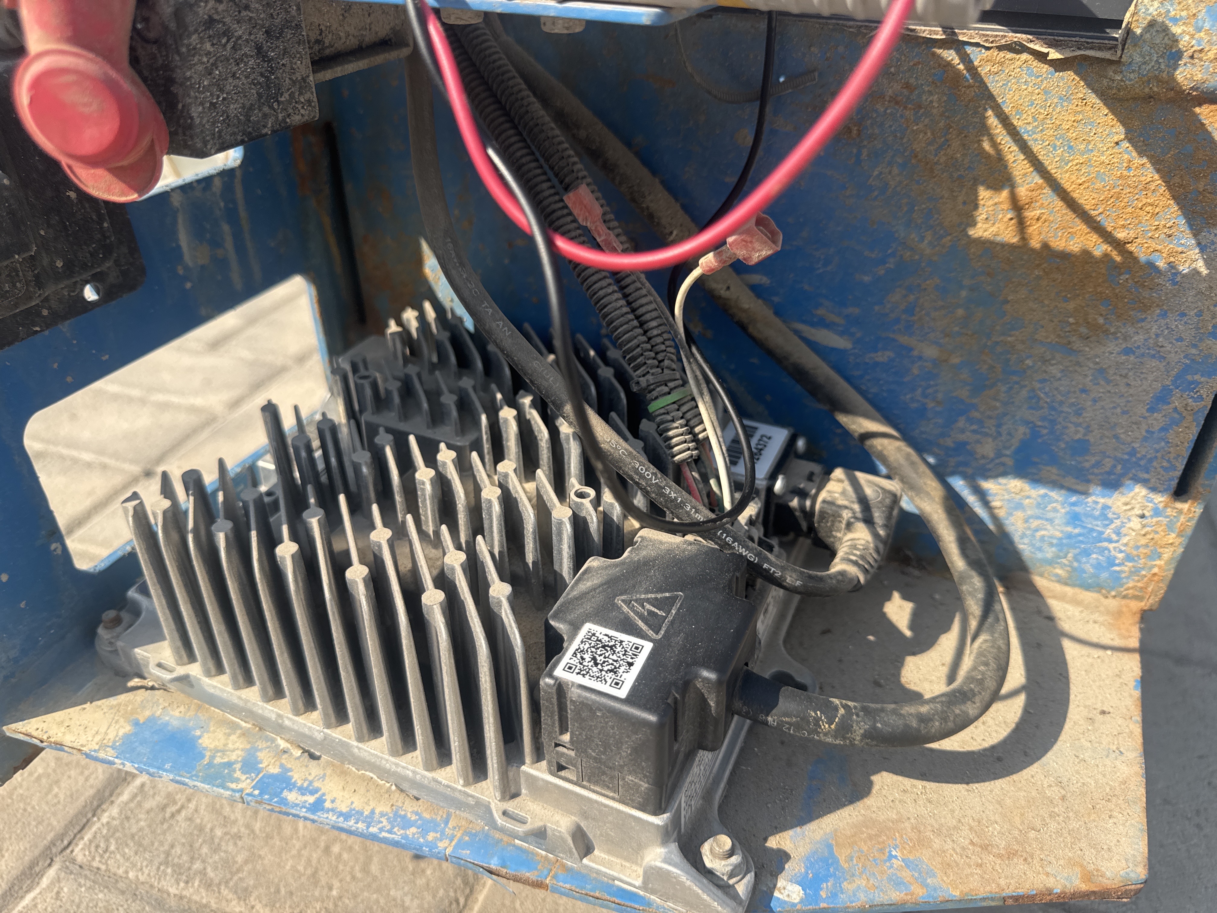 SLA-003-Genie-GS-2646-Scissor-lifts-inspection-Electronics-Battery-and-charging-system-1