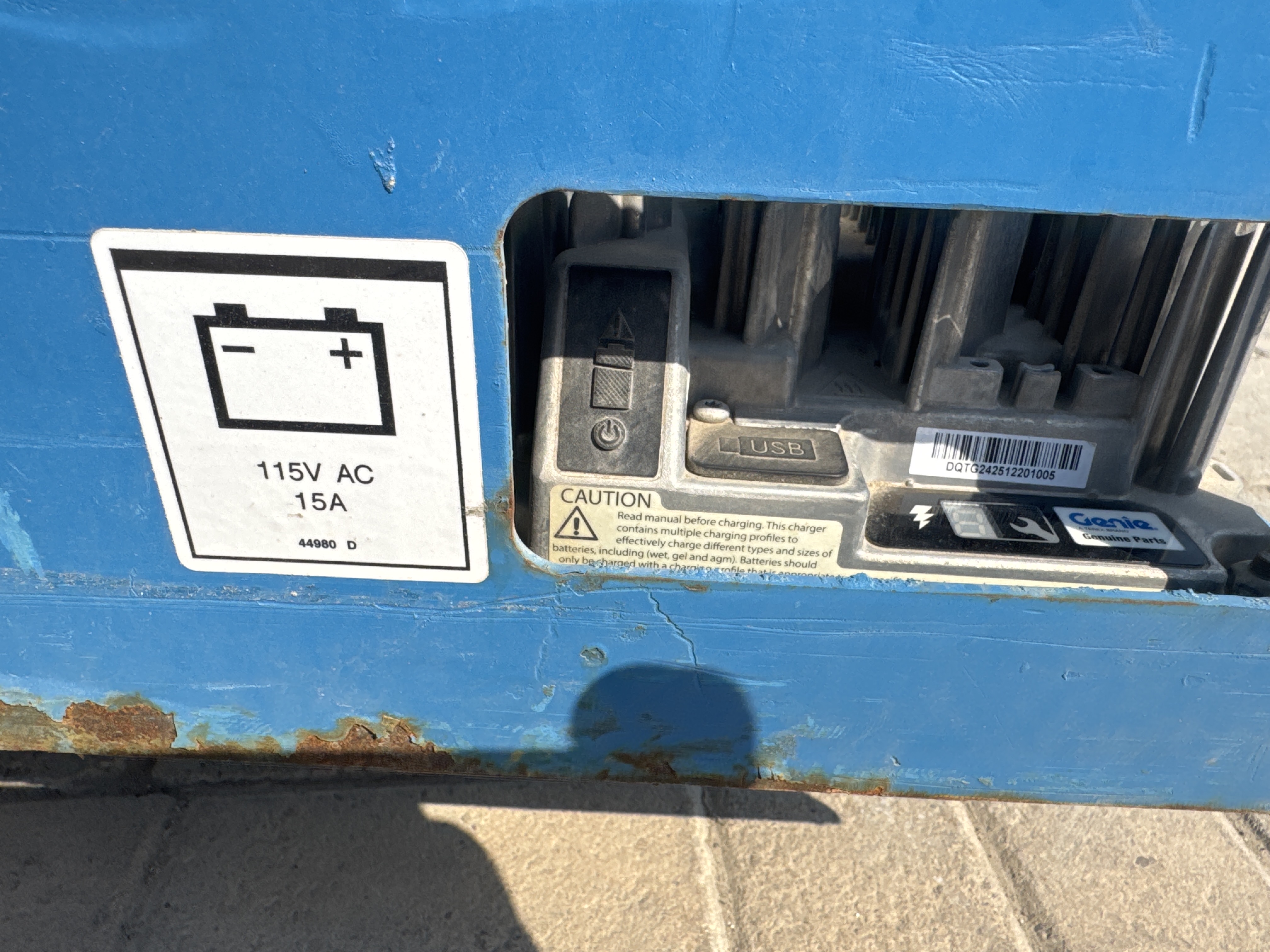 SLA-003-Genie-GS-2646-Scissor-lifts-inspection-Electronics-Battery-and-charging-system-1